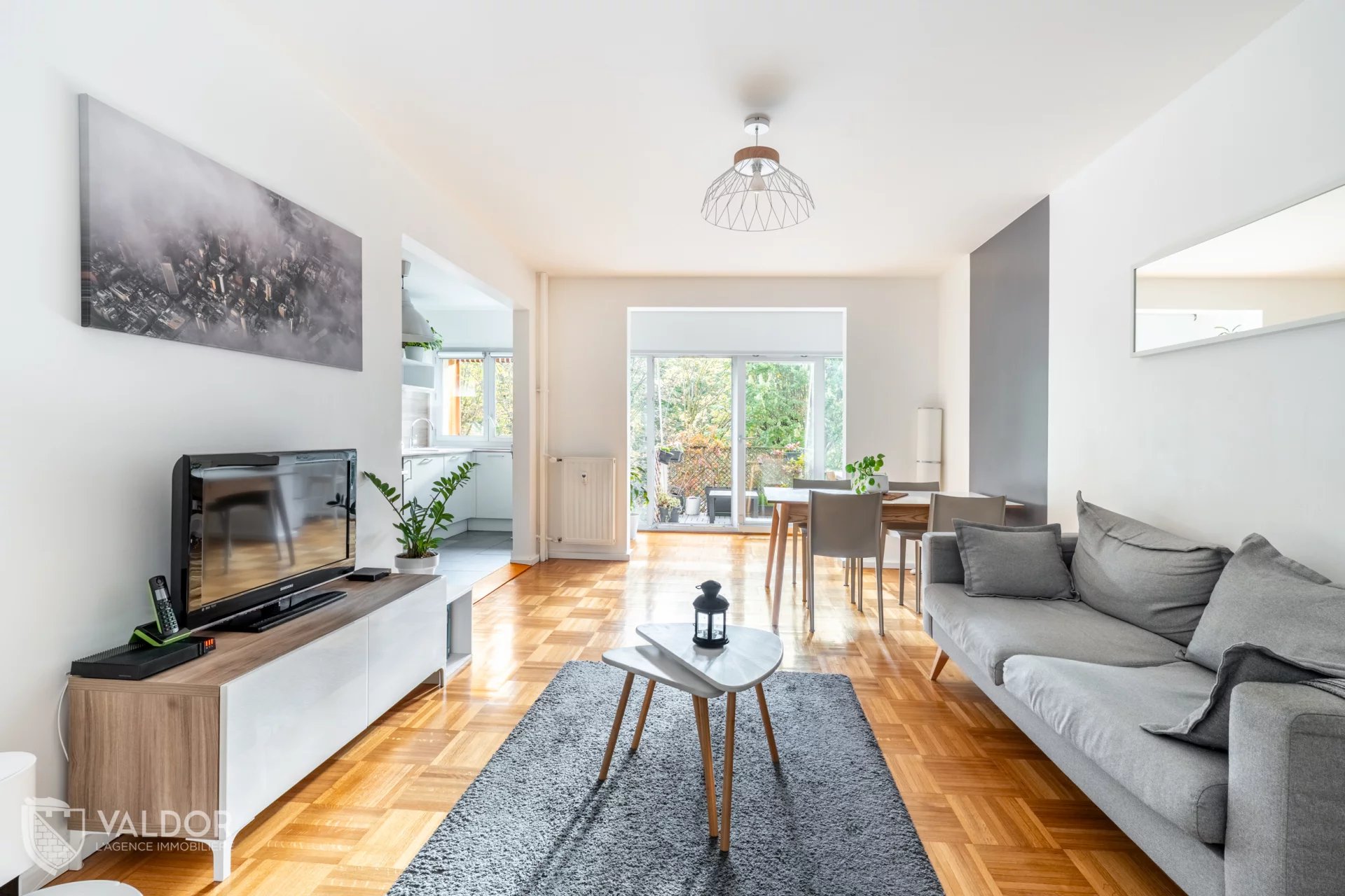 Appartement entièrement rénové - 88m2 - 3 chambres et balcon