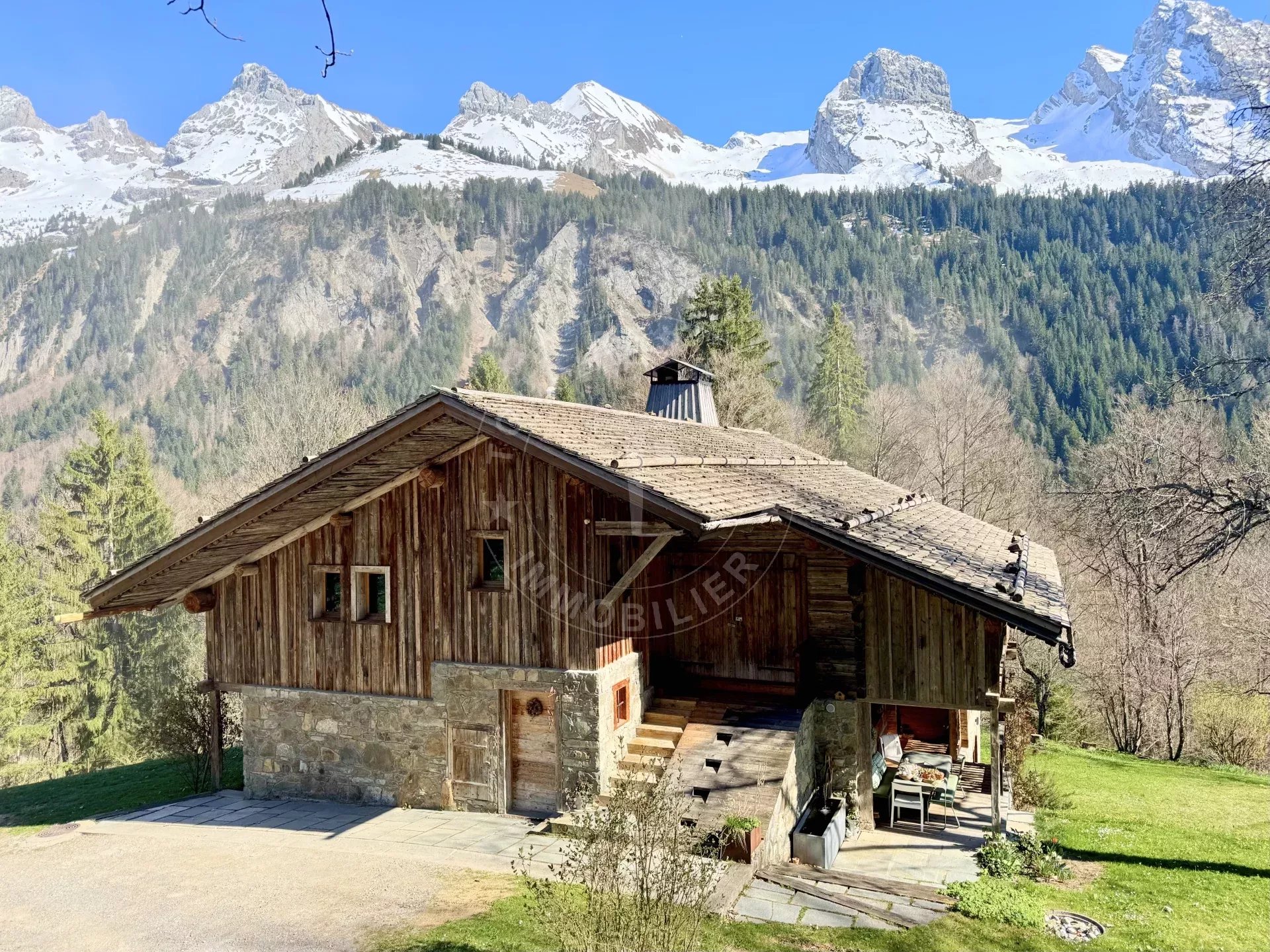 EXCEPTIONNELLE FERME BORNANDINE RENOVÉE DE 1880