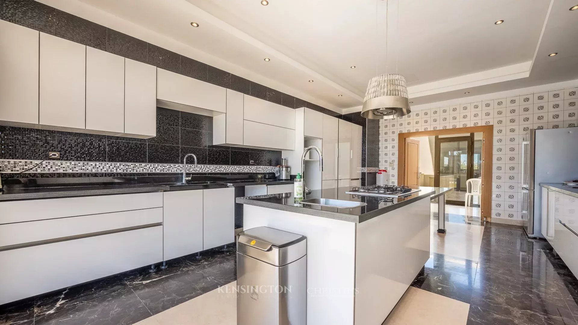 7 Bedroom Villa/Townhouse's Image 18