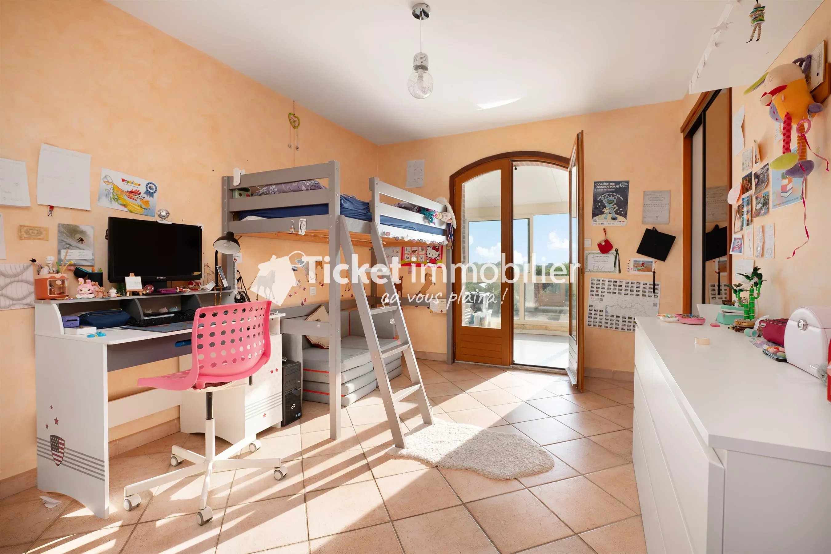 VILLA T6 215m2 TERRAIN 5558m2 CONSTRUCTIBLE, PISCINE AU SEL LINER NEUF, AQUATHERMIE 2 PUITS, 4KW PANNEAUX, DOUBLE VERANDA 72m2, CHAUFFAGE SOL, CAVE A VIN, VUE PYRENEES ETC ... — photo 16
