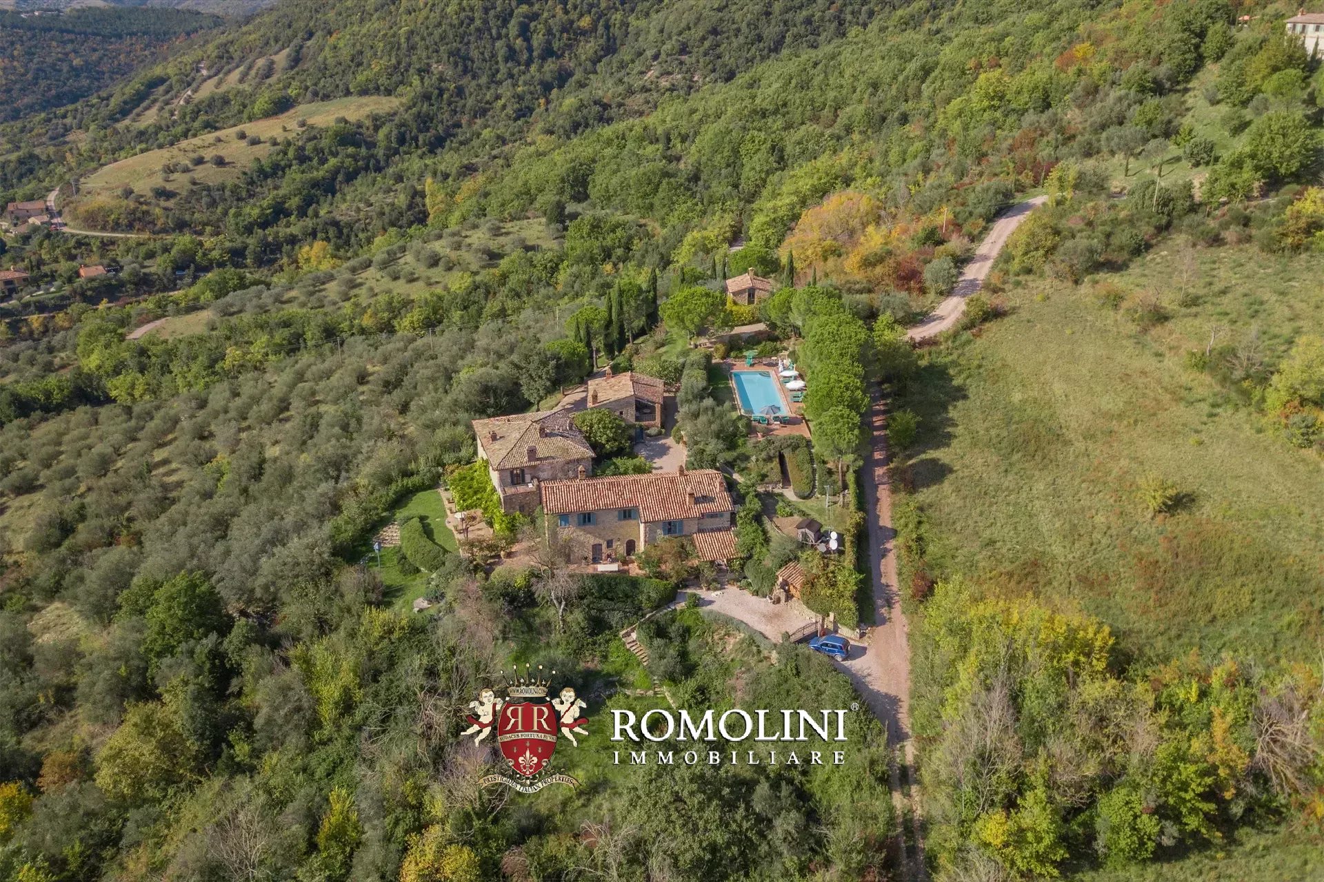 BORGO RISTRUTTURATO CON PISCINA IN VENDITA A UMBERTIDE