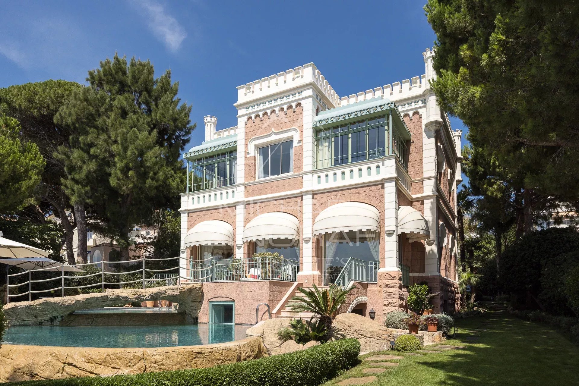 8 Bedroom Villa/Townhouse's Image 14