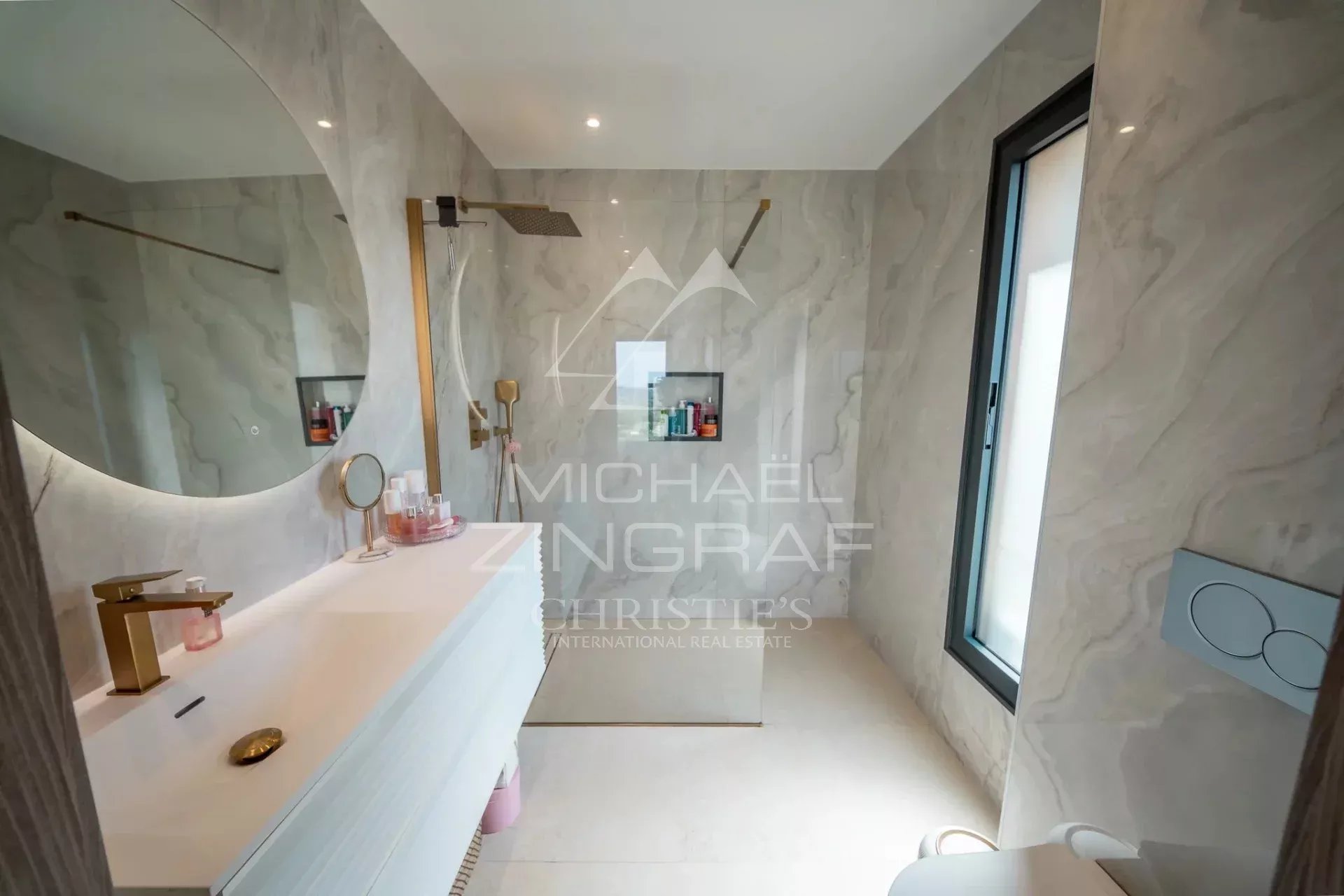 5 Bedroom Villa/Townhouse's Image 8