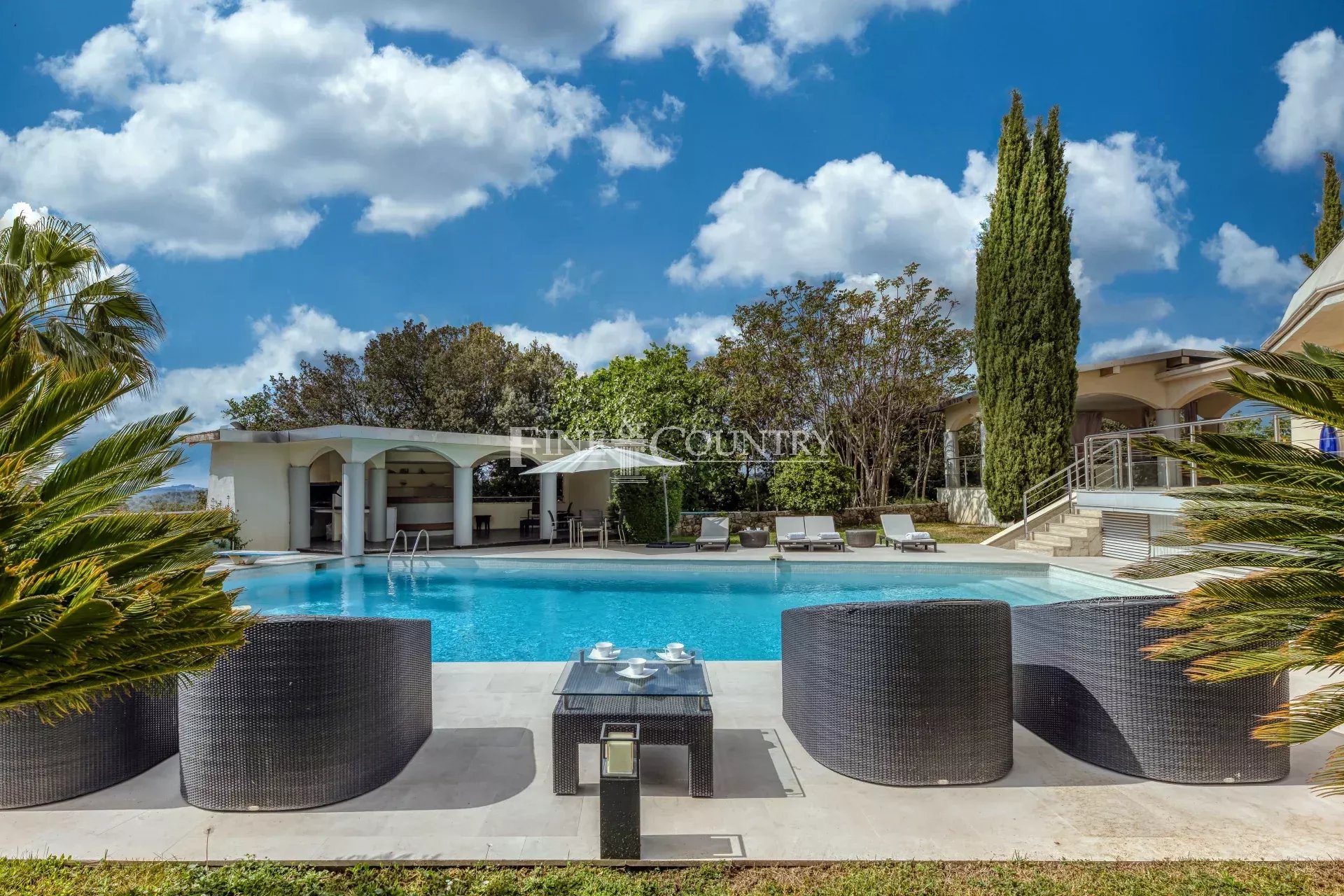 Photo of for sale property in Valbonne with tennis and hélipad