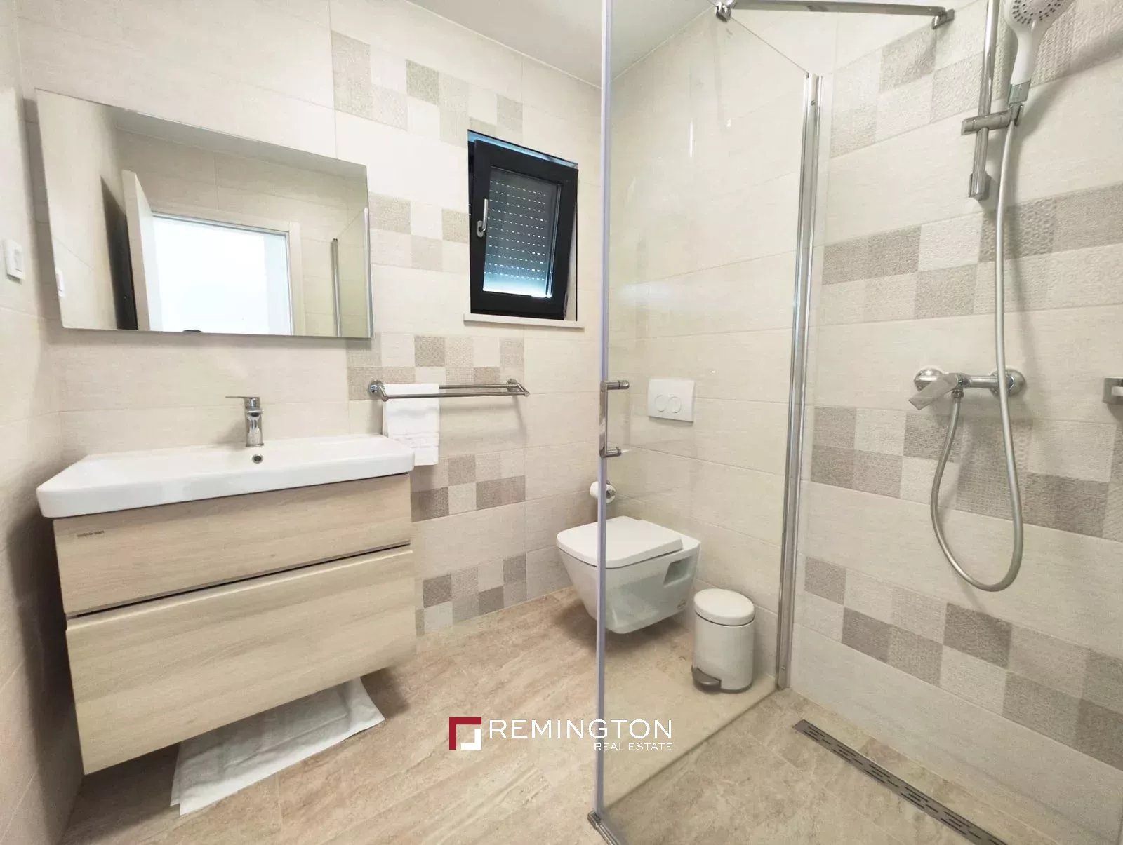 4 Bedroom Villa/Townhouse's Image 8