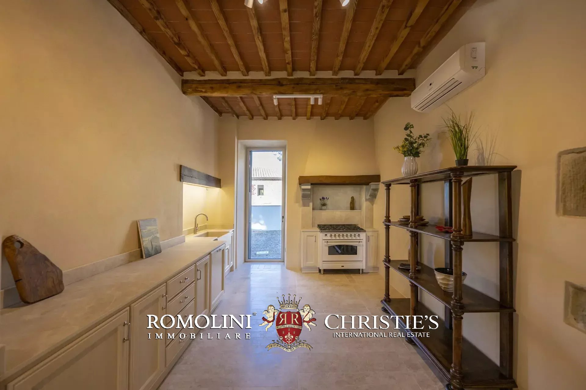 7 Bedroom Villa/Townhouse's Image 51