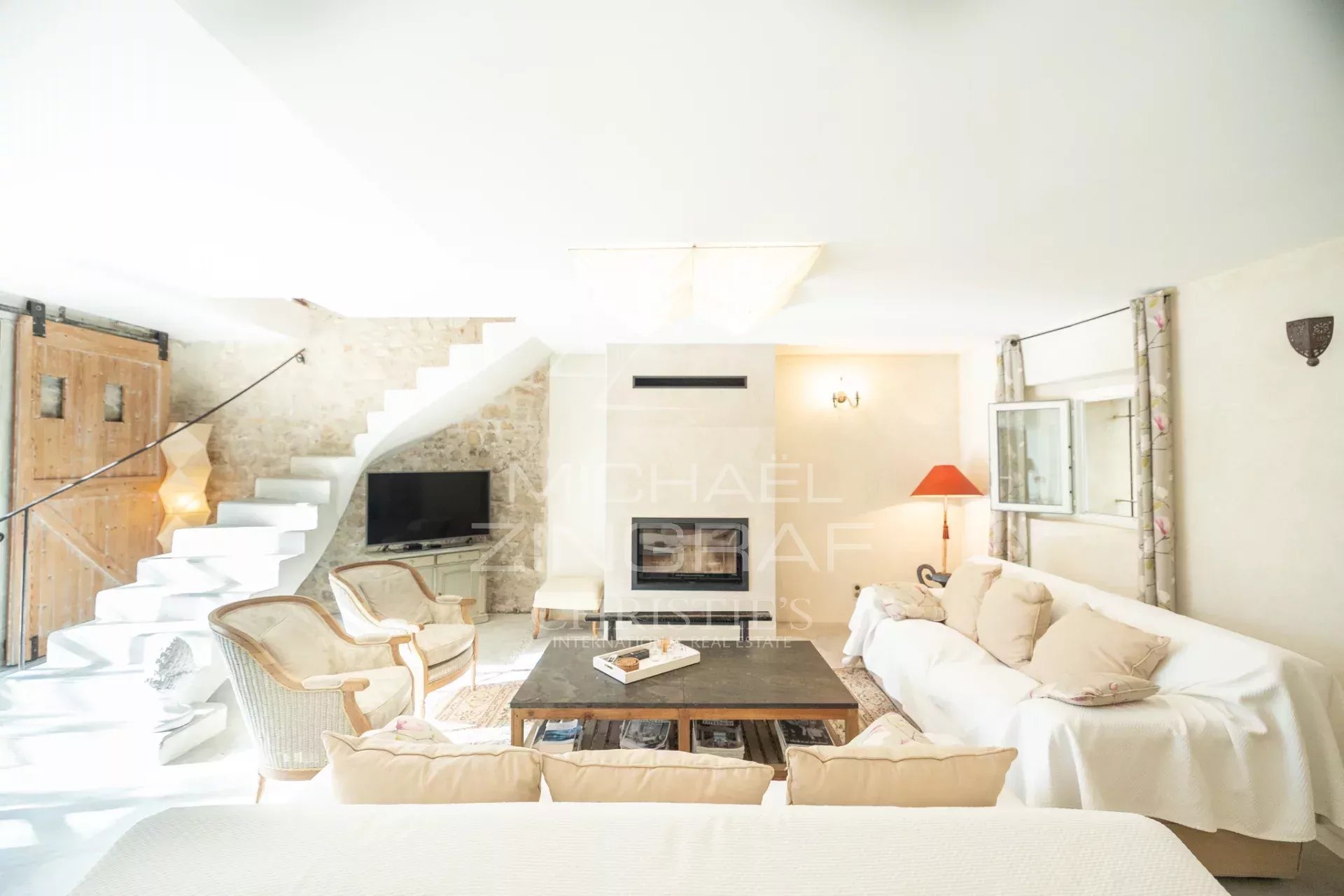 7 Bedroom Villa/Townhouse's Image 3