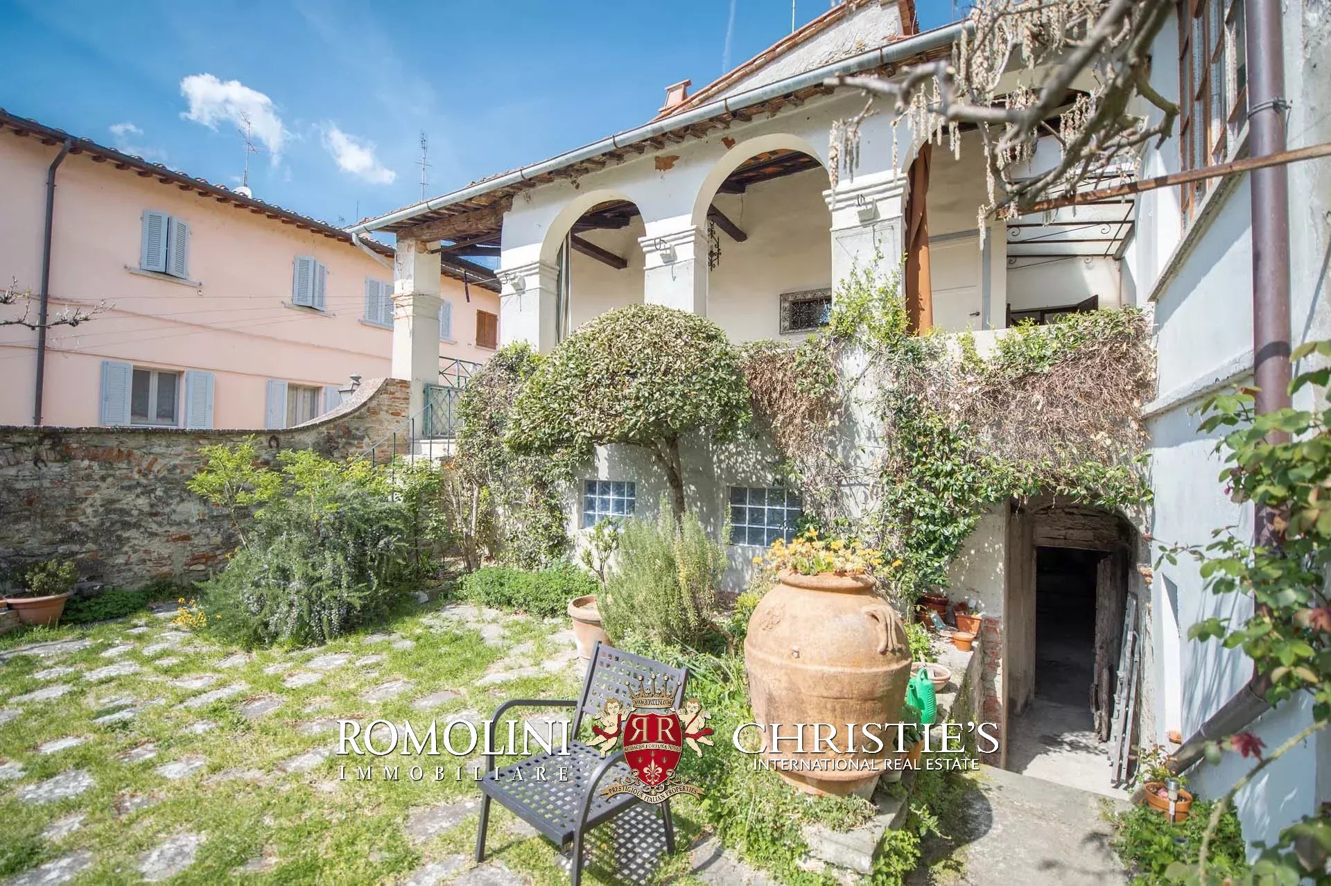 4 Bedroom Villa/Townhouse's Image 3