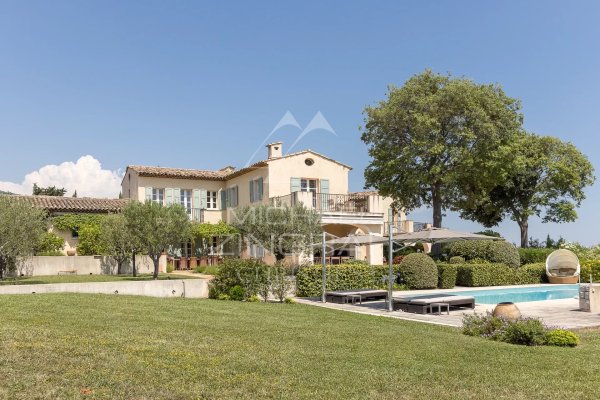Luxury Villa in Tourrettes-sur-Loup: Sea View Family Estate — photo 2