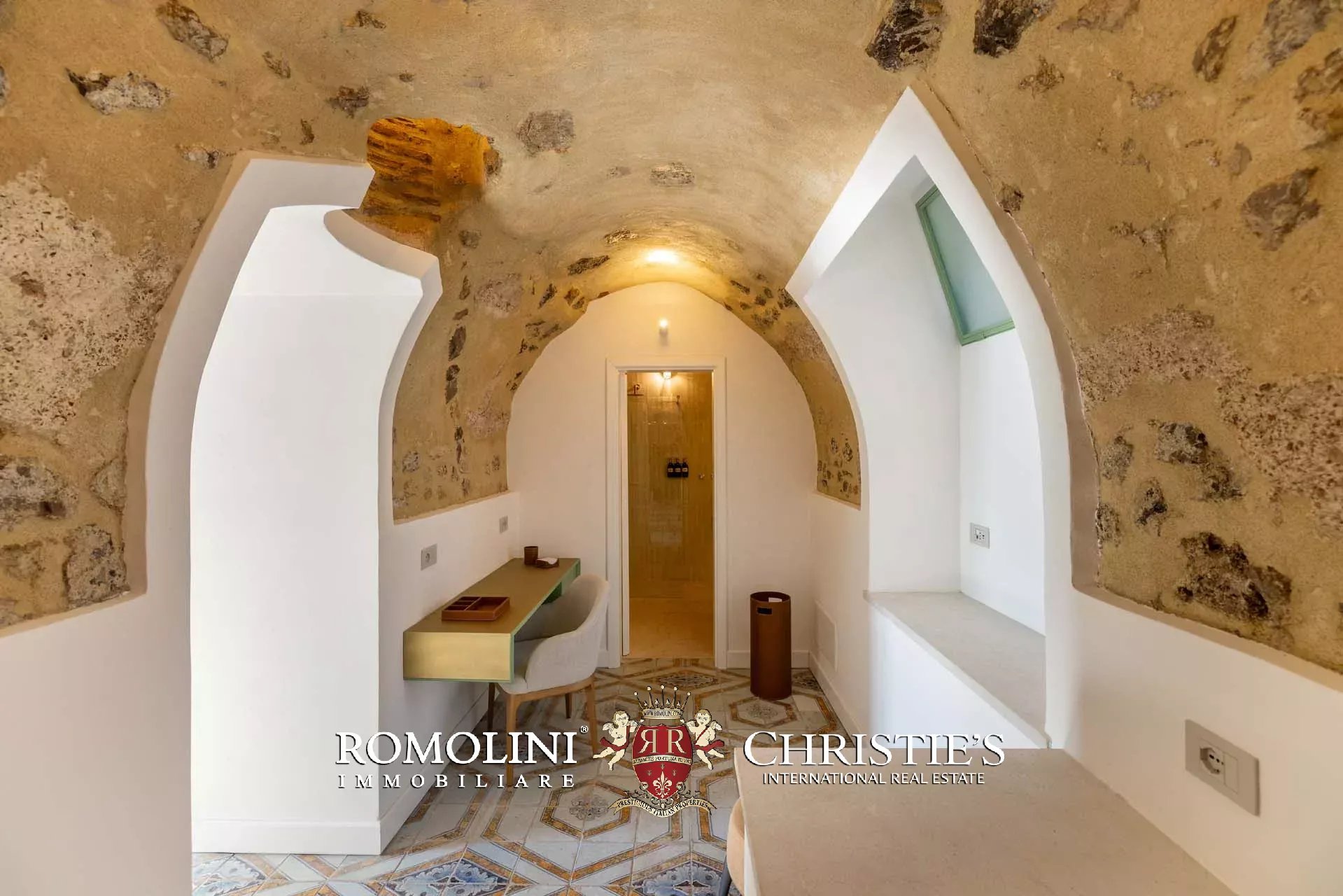 8 Bedroom Villa/Townhouse's Image 117