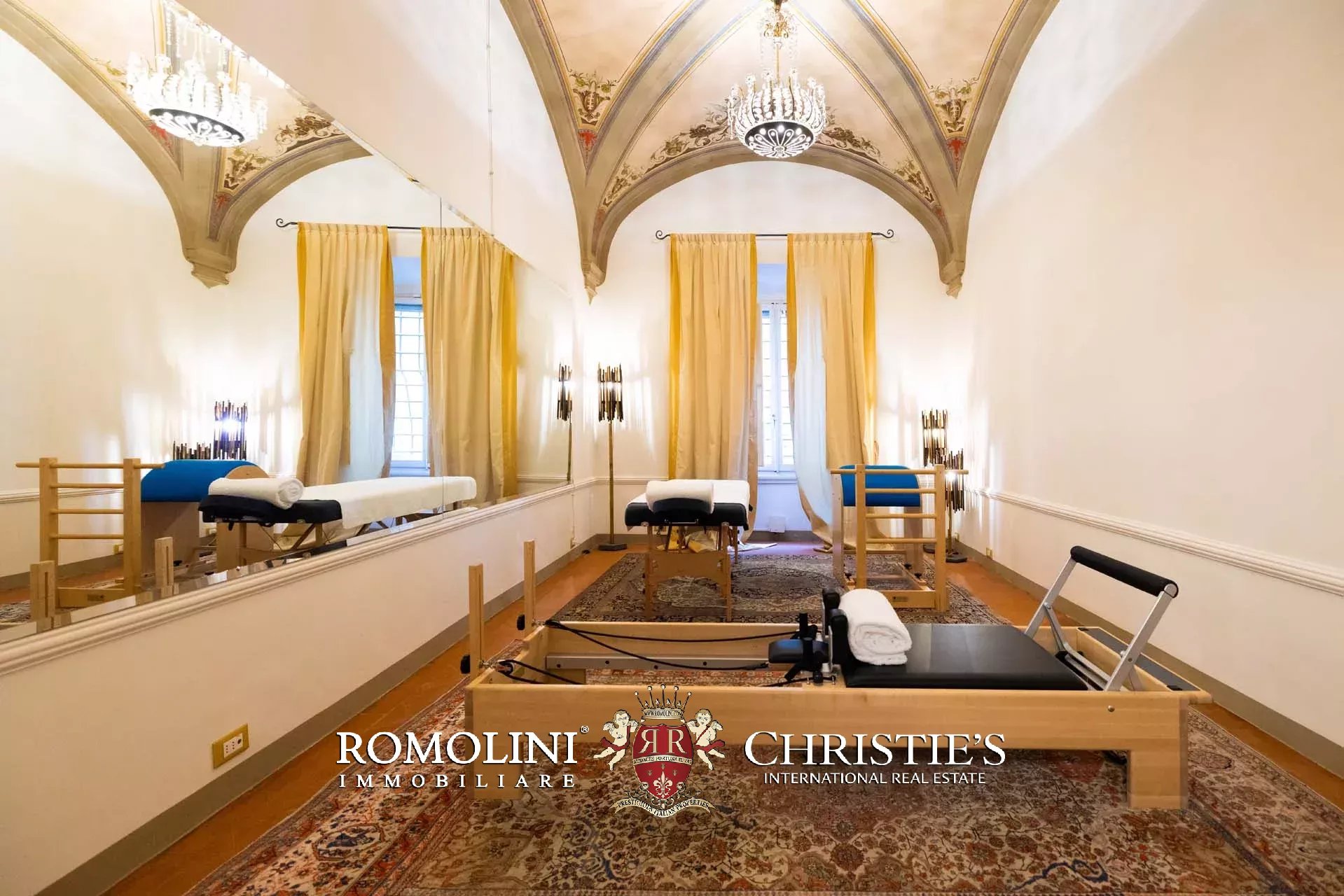 PRACHTVOLLER RESTAURIERTER PALAZZO MIT BLICK AUF DAS HISTORISCHE ZENTRUM VON FLORENZ ZU VERKAUFEN