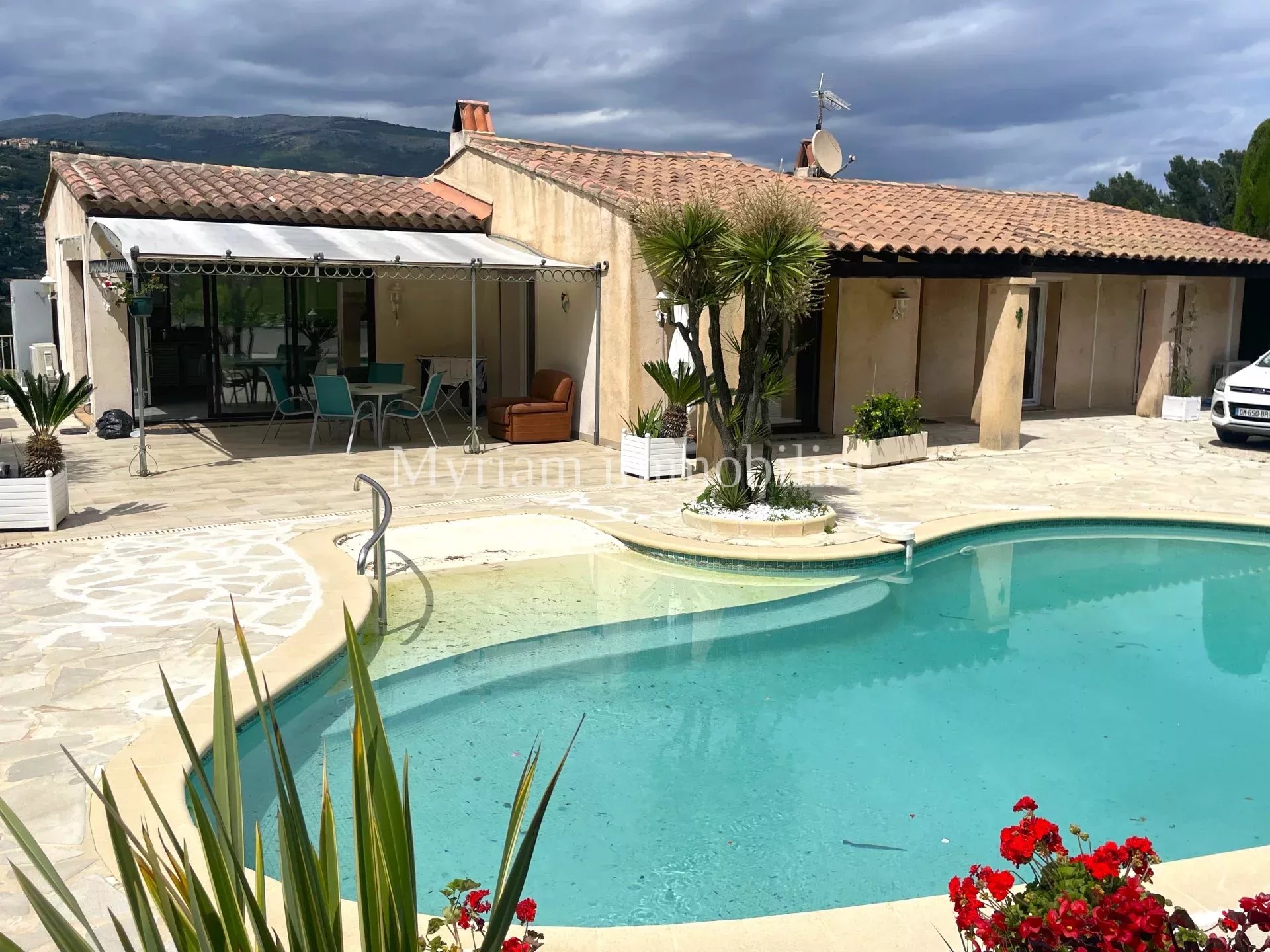 Villa 5  pièces piscine  Vue dégagée à PEYMEINADE
