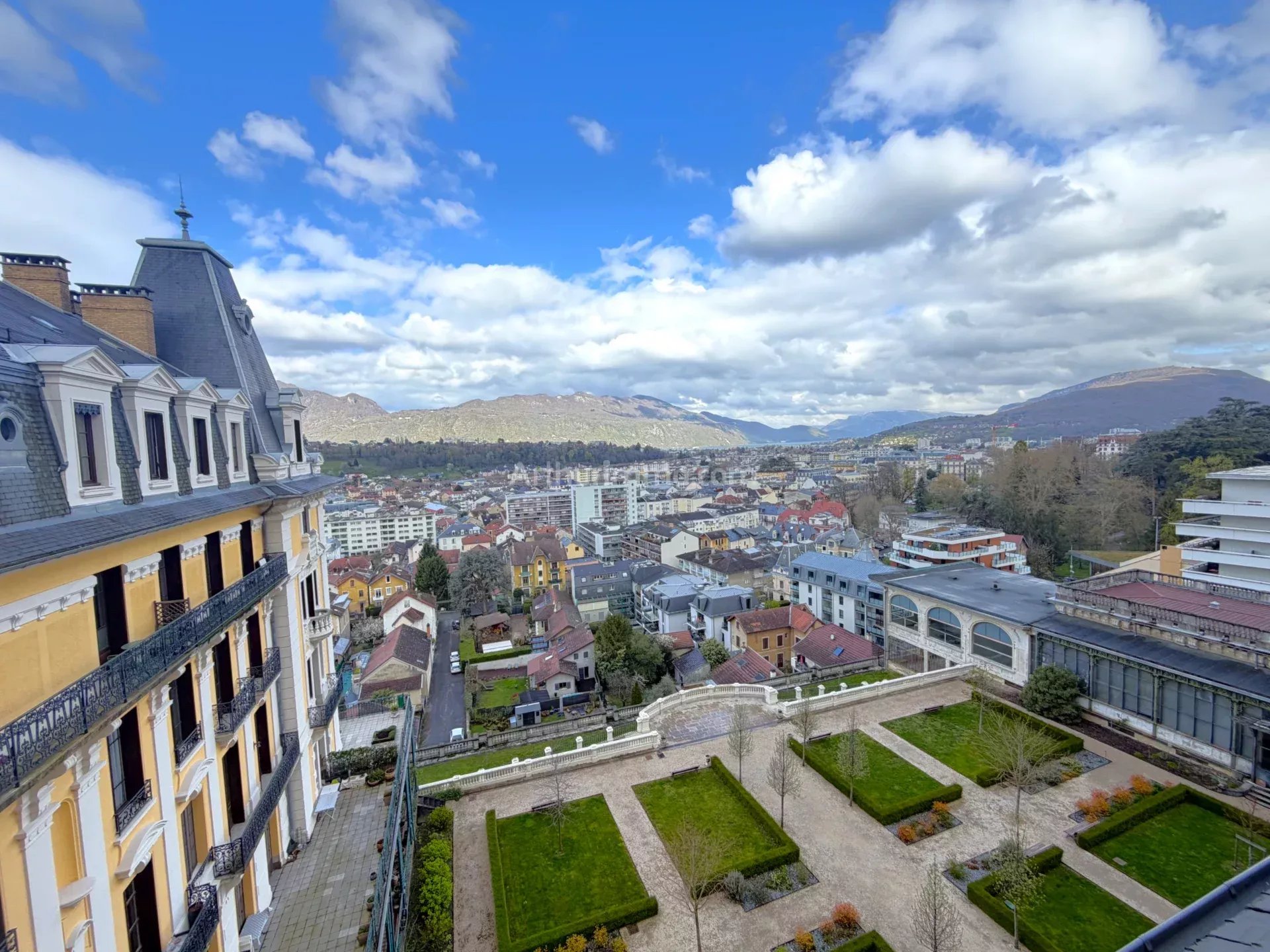 Agence immobilière de 