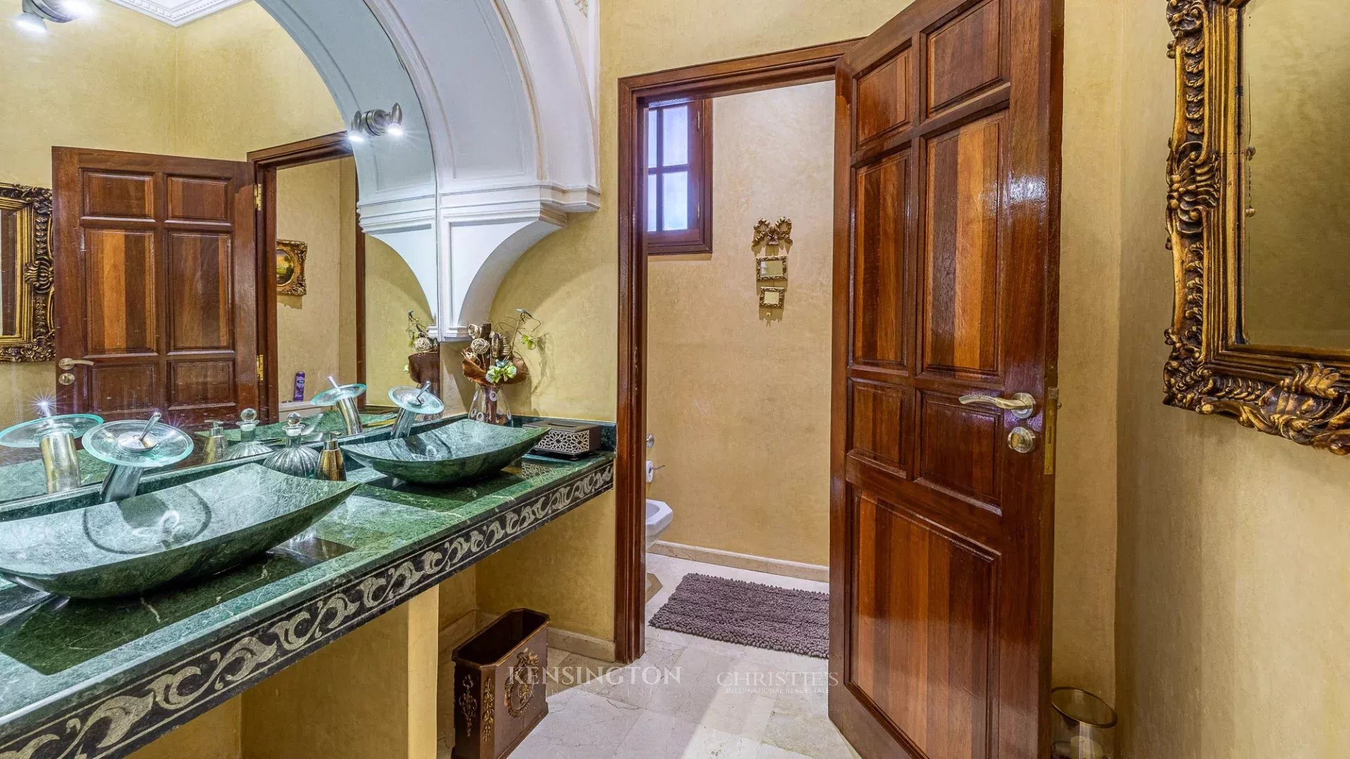6 Bedroom Villa/Townhouse's Image 12