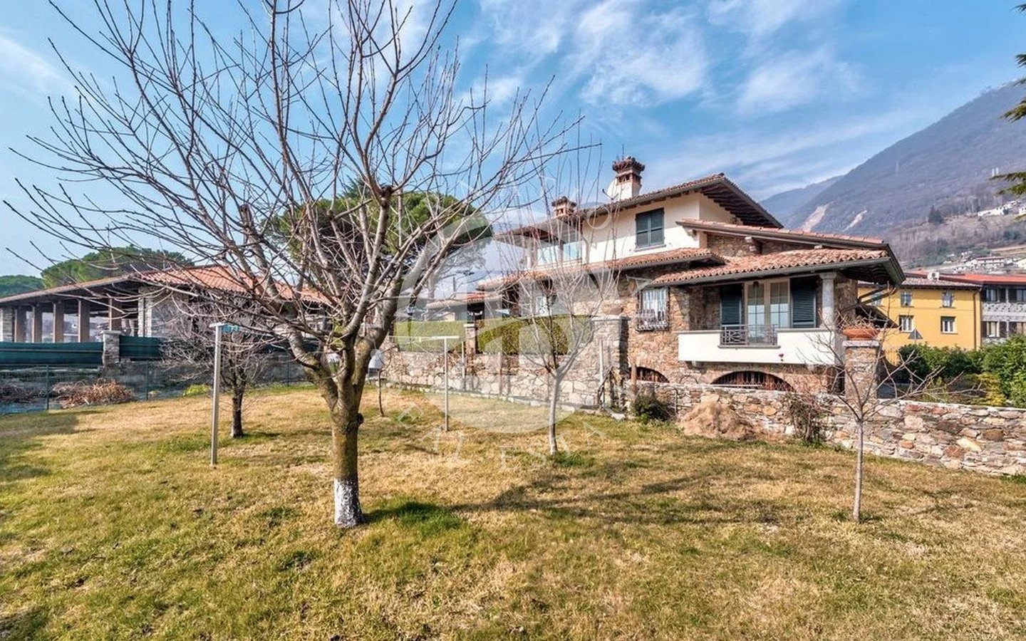 Villa in Gera Lario - Image 2