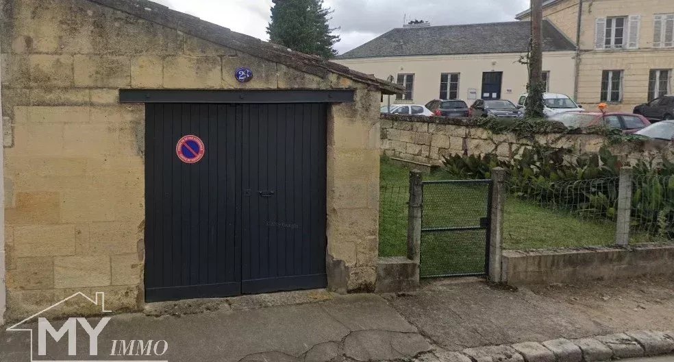 CASTILLON LA BATAILLE :  Garage avec Jardin.