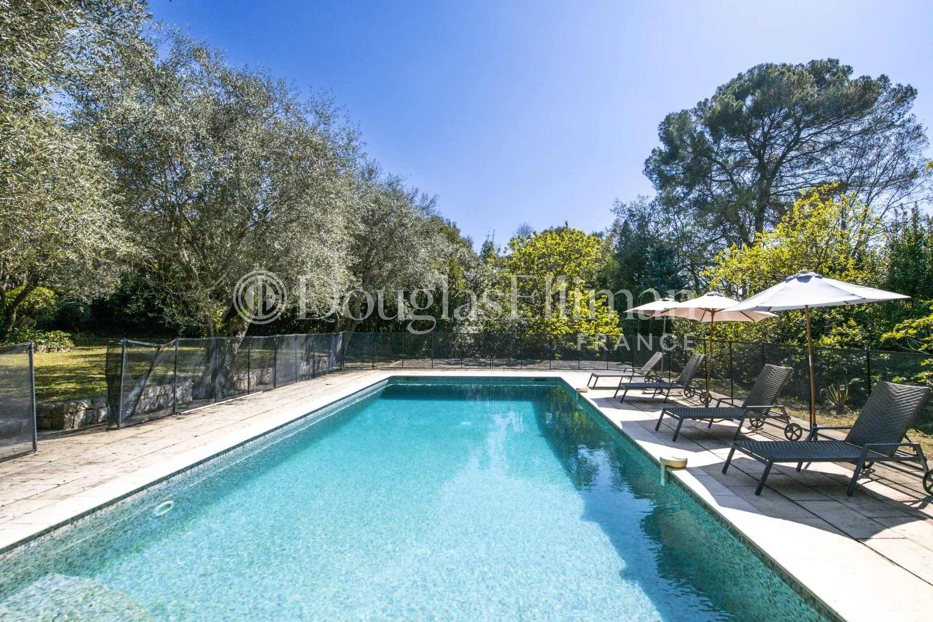 MOUGINS – Villa de charme dans le prestigieux Hameau de Guillet - Image nᵒ2