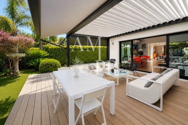 Elegant, single-story contemporary home with a pool in Mougins — photo 6