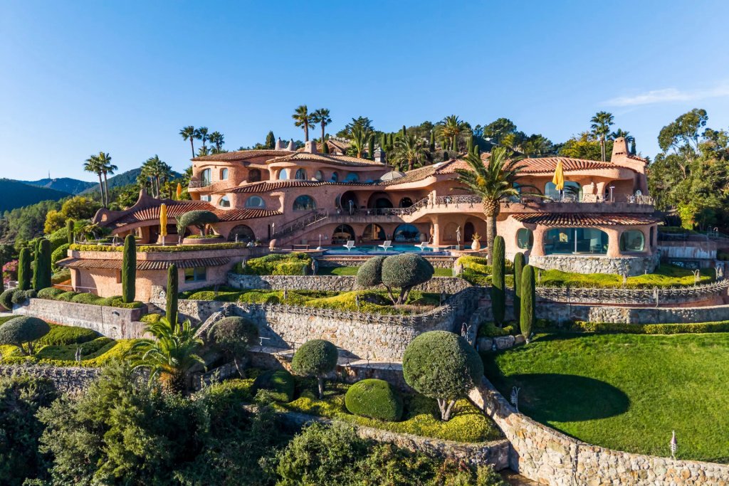 Villa for sale in Theoule sur Mer — Jacques Couëlle Legacy Estate: Iconic Luxury Villa Théoule-sur-Mer