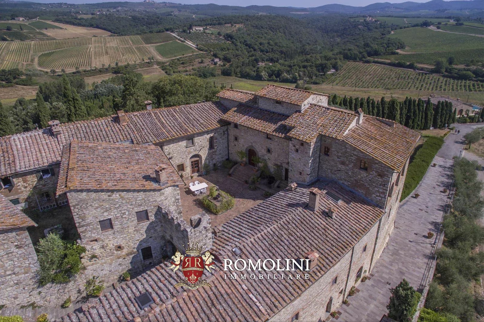 20 Bedroom Vineyard's Image 15