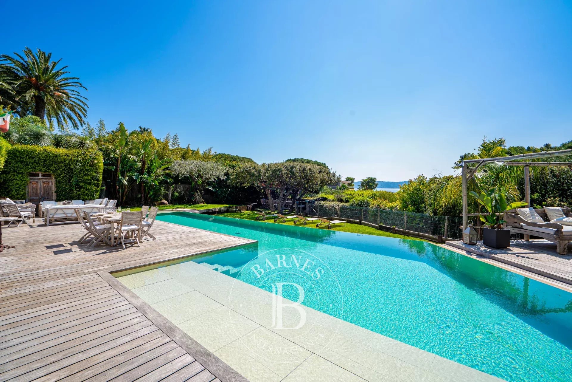 RAMATUELLE - LA CAPILLA - VILLA DE 600M² VUE MER - ACCES PLAGE ET BATEAU - picture 6 title=