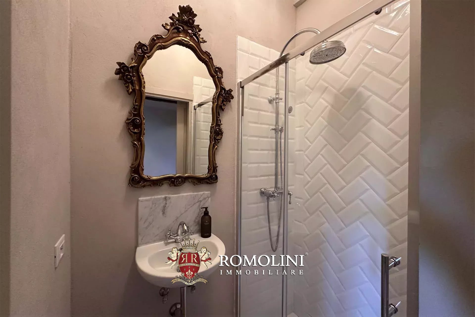 6 Bedroom Villa/Townhouse's Image 35