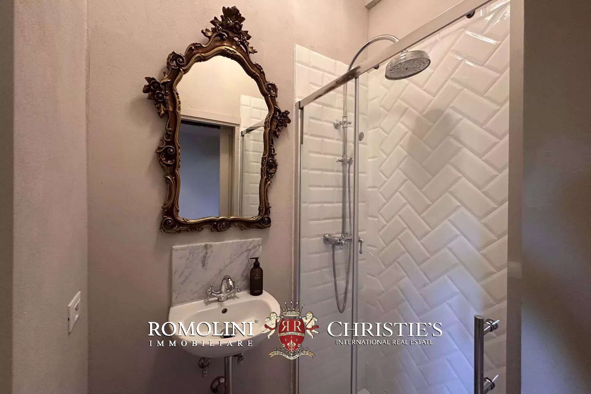 6 Bedroom Villa/Townhouse's Image 35