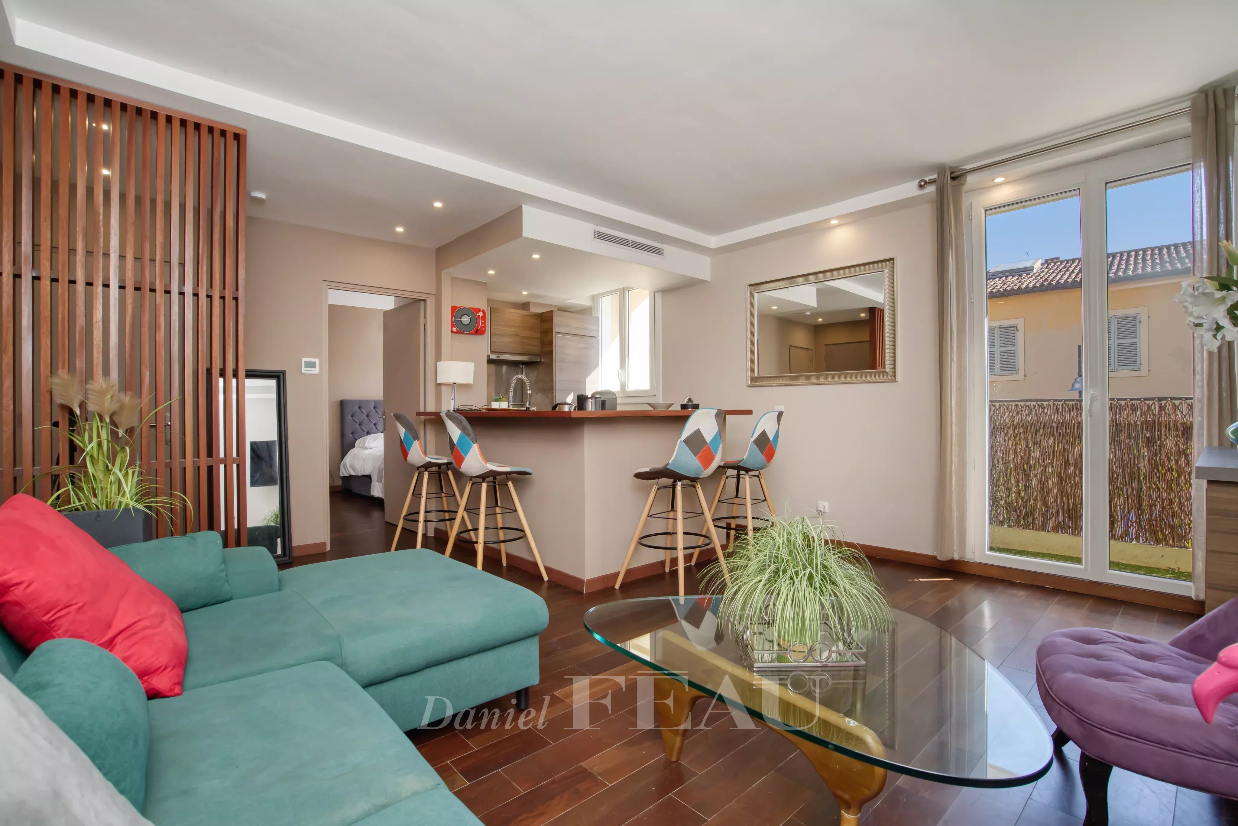 Saint-Tropez  -  A renovated apartment with a balcony