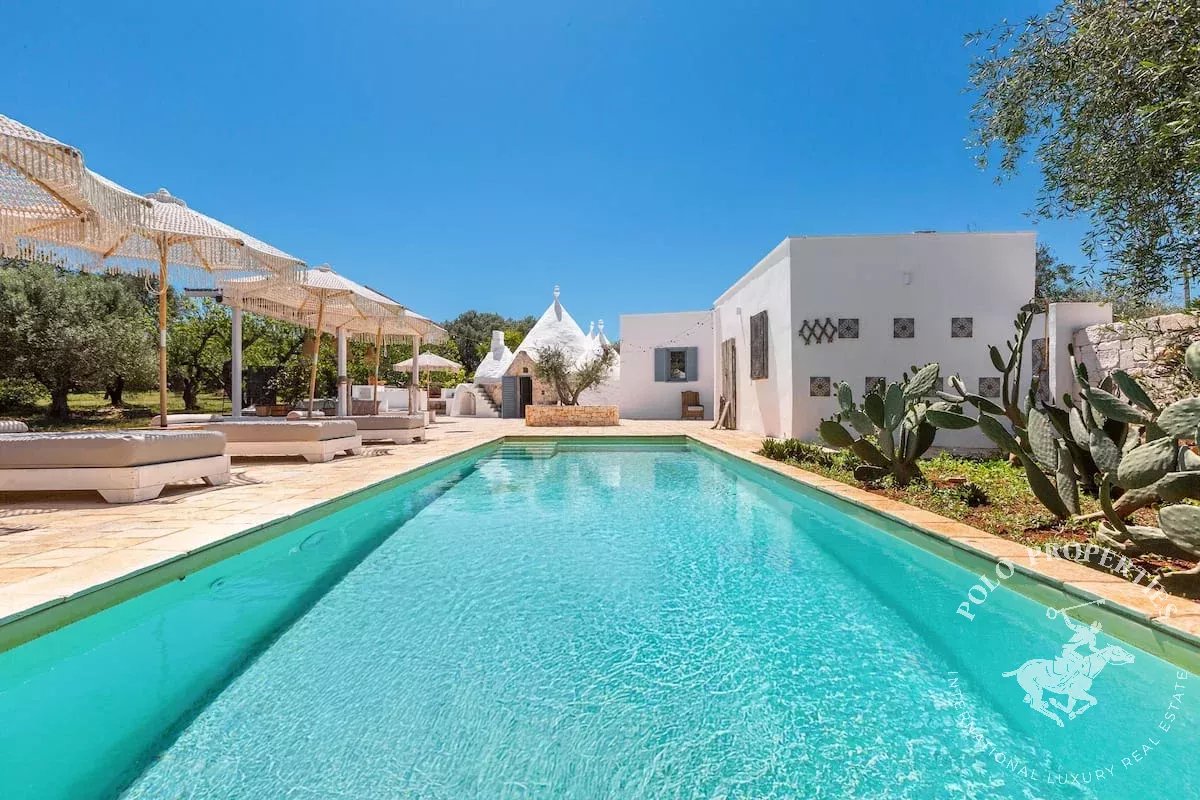 CHARMING VILLA WITH TRULLO
