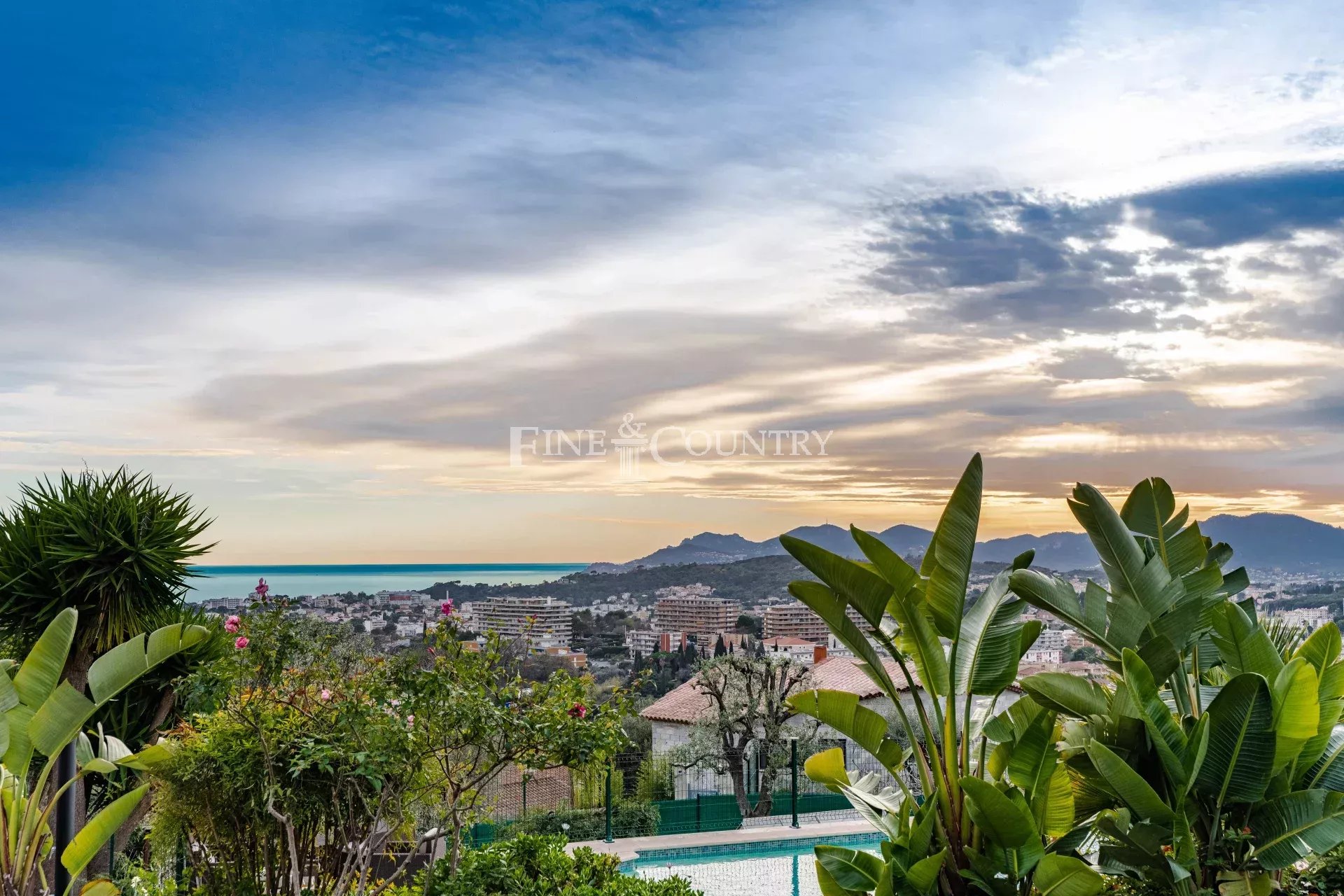 Photo of Villa for sale in Mougins with sea view