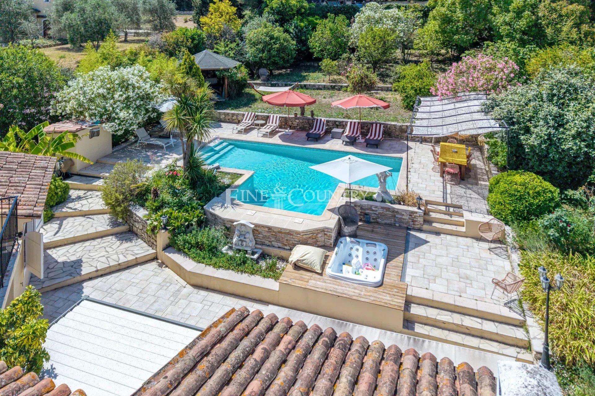 Photo of For sale  Villa in Valbonne - Panoramic view