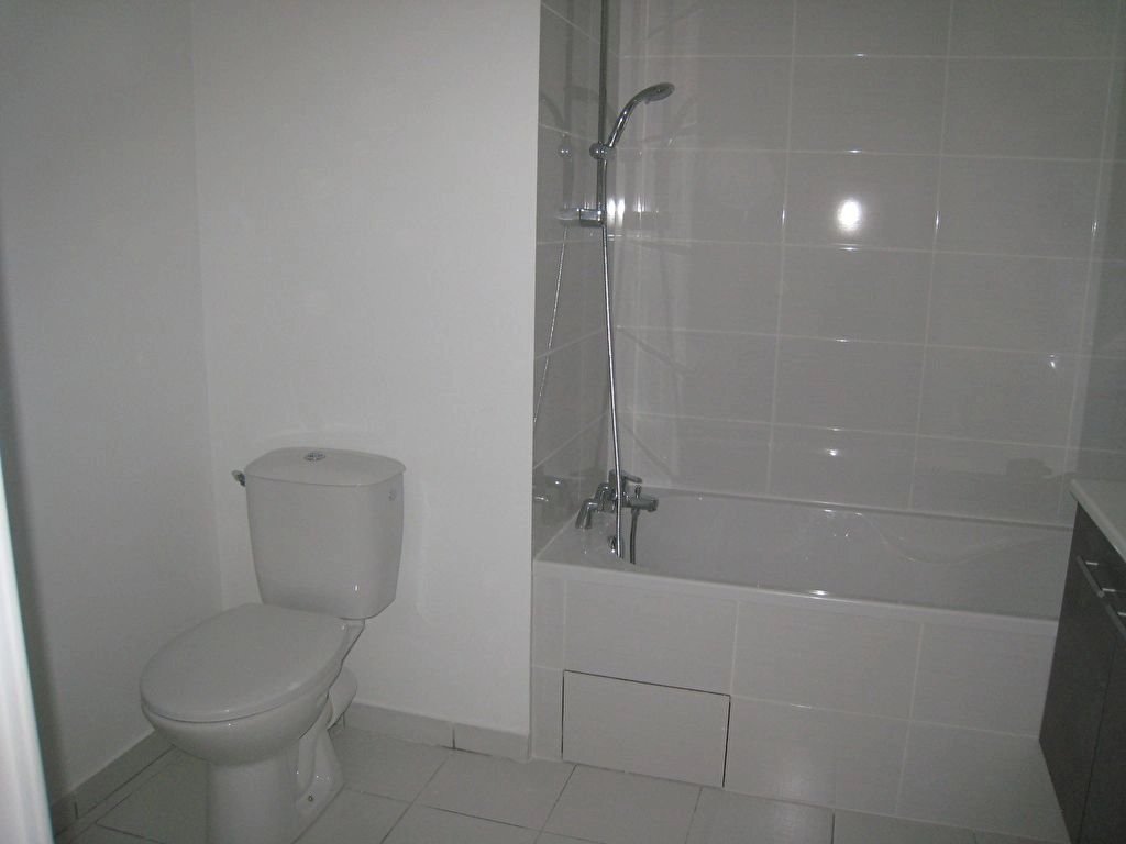 496329 Location Villeurbanne