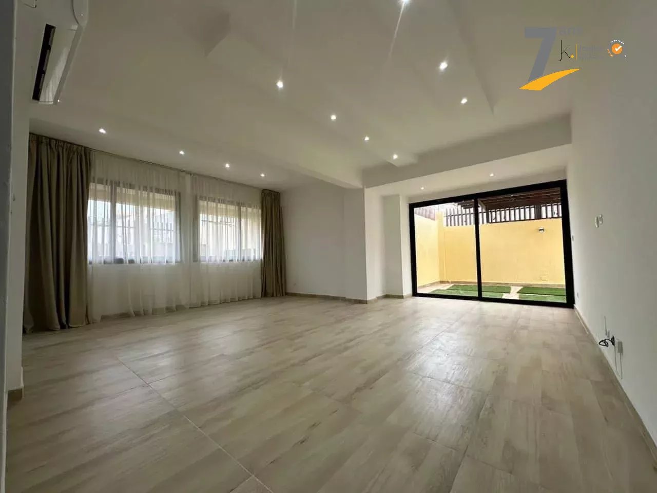 LOCATION - APPARTEMENT 03 et 04  PIECES -RIVIERA 3 CITE VERDOYANTE