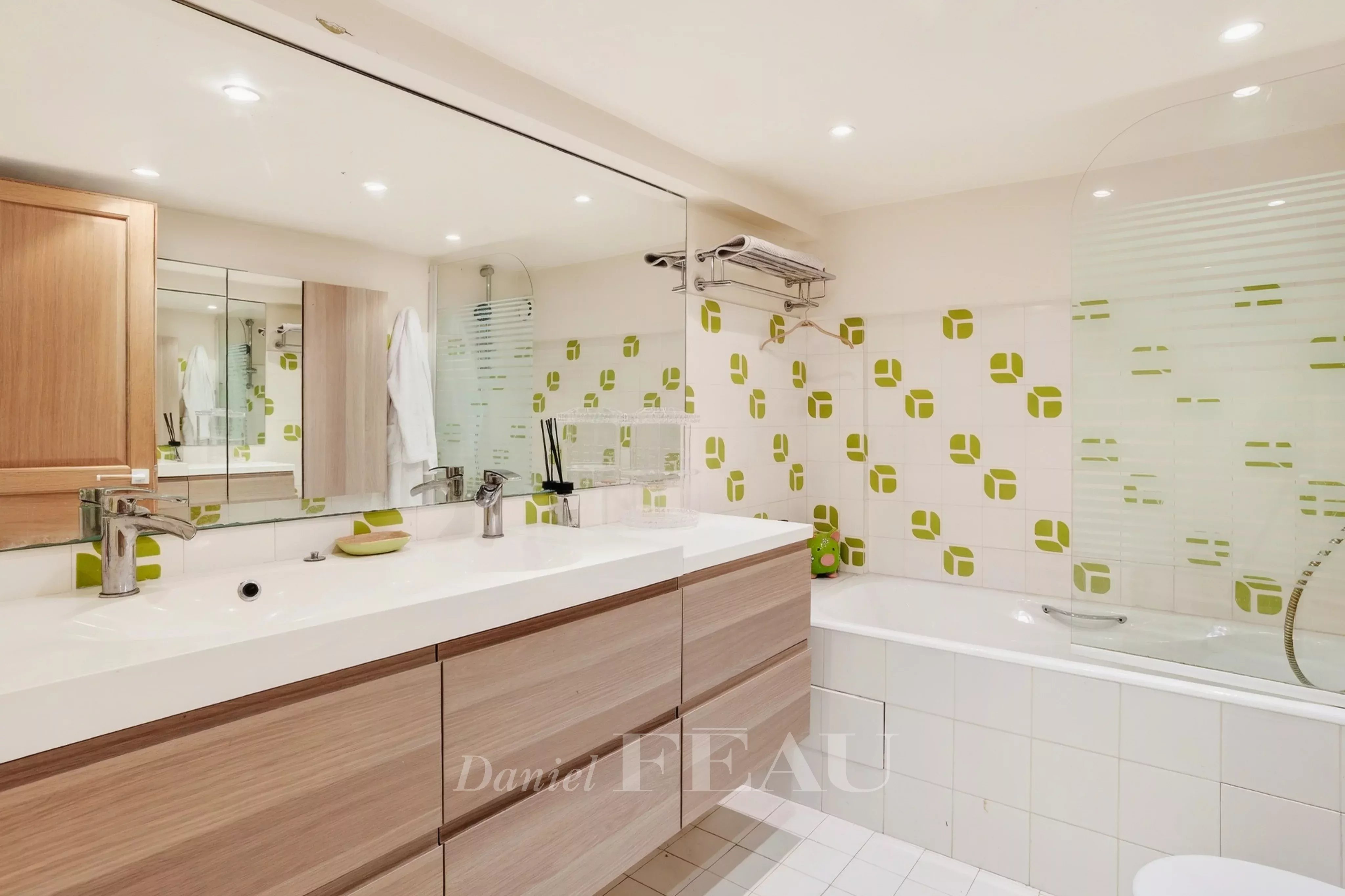 Sale Apartment Garches