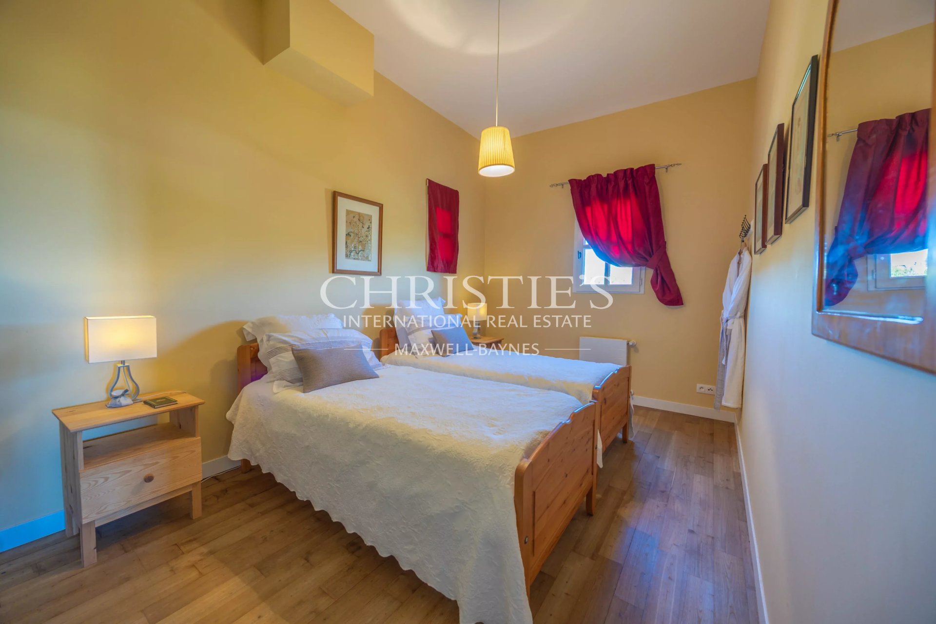 9 Bedroom Villa/Townhouse's Image 14