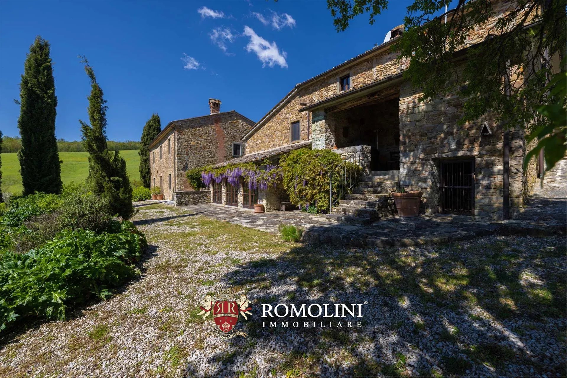 SANIERTER WEILER MIT SEEBLICK ZU VERKAUFEN IN ANGHIARI, TOSKANA