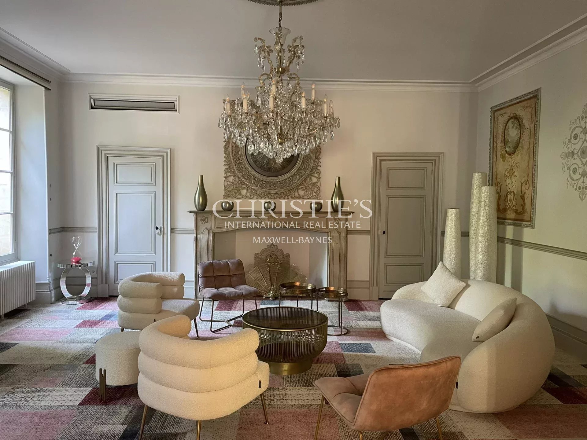 9 Bedroom Villa/Townhouse's Image 8