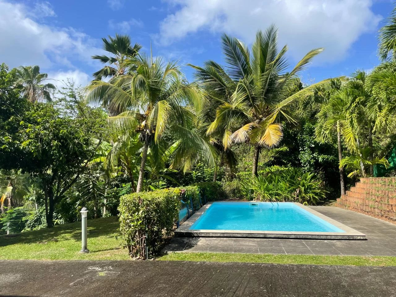 AGREABLE F1 BIS MEUBLE PISCINE - LA TRINITE