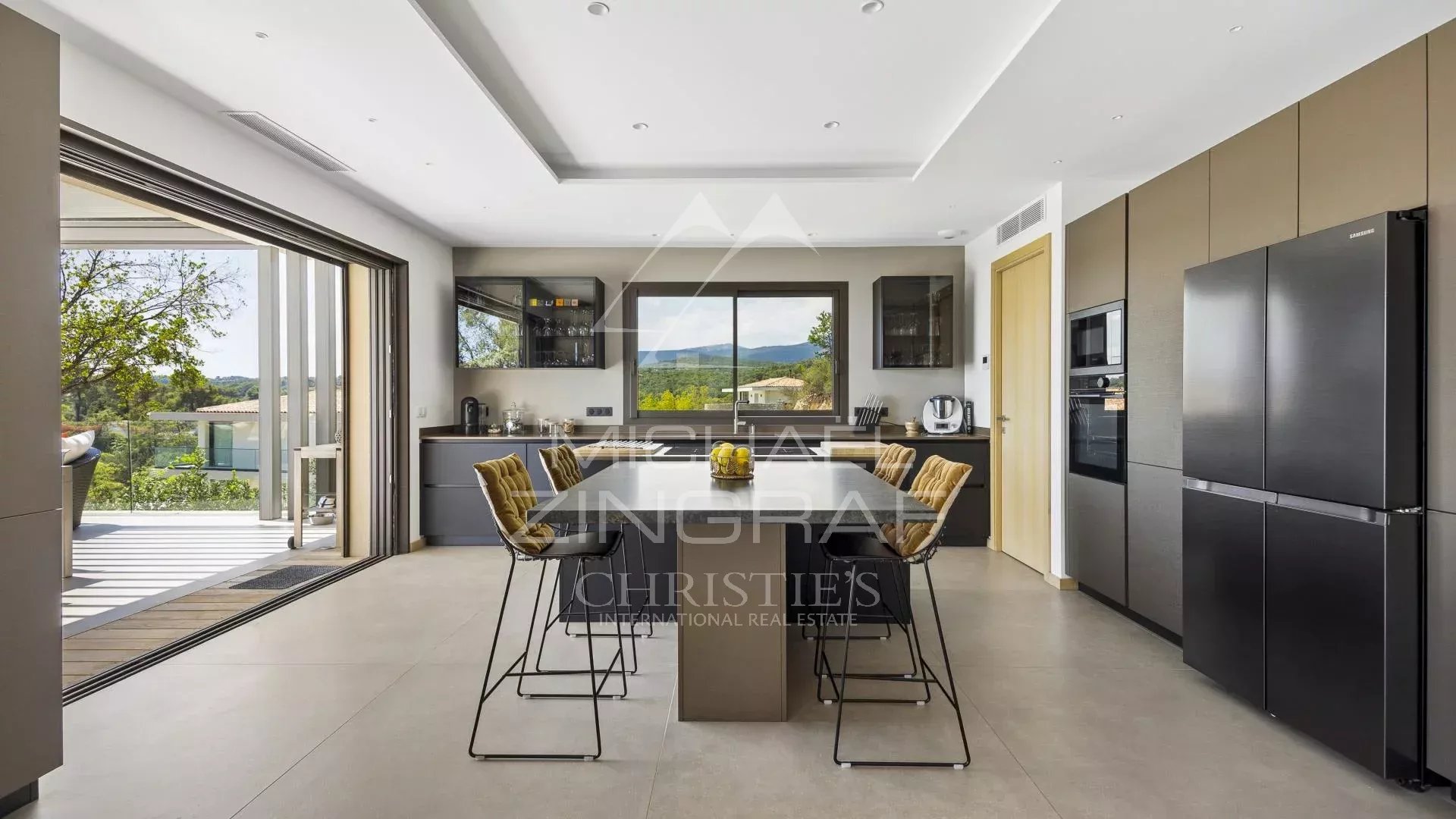 5 Bedroom Villa/Townhouse's Image 8