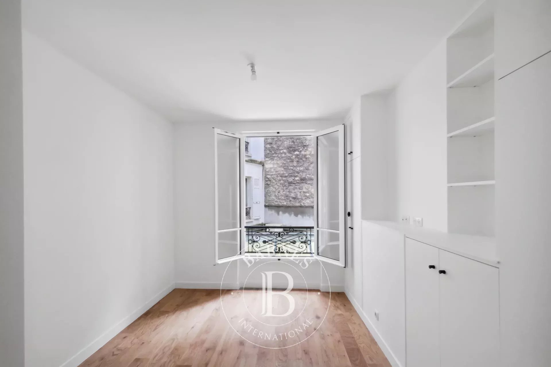 Paris 6 - Saint-Placide - 3-room apartment - renovated - quiet - overlooking a courtyard
