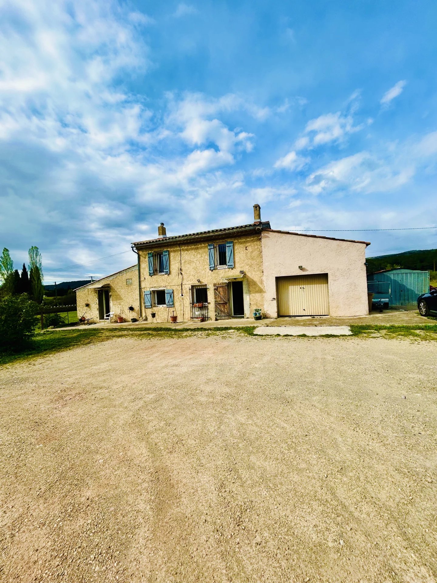 Maison entre ville et campagne à Villecroze