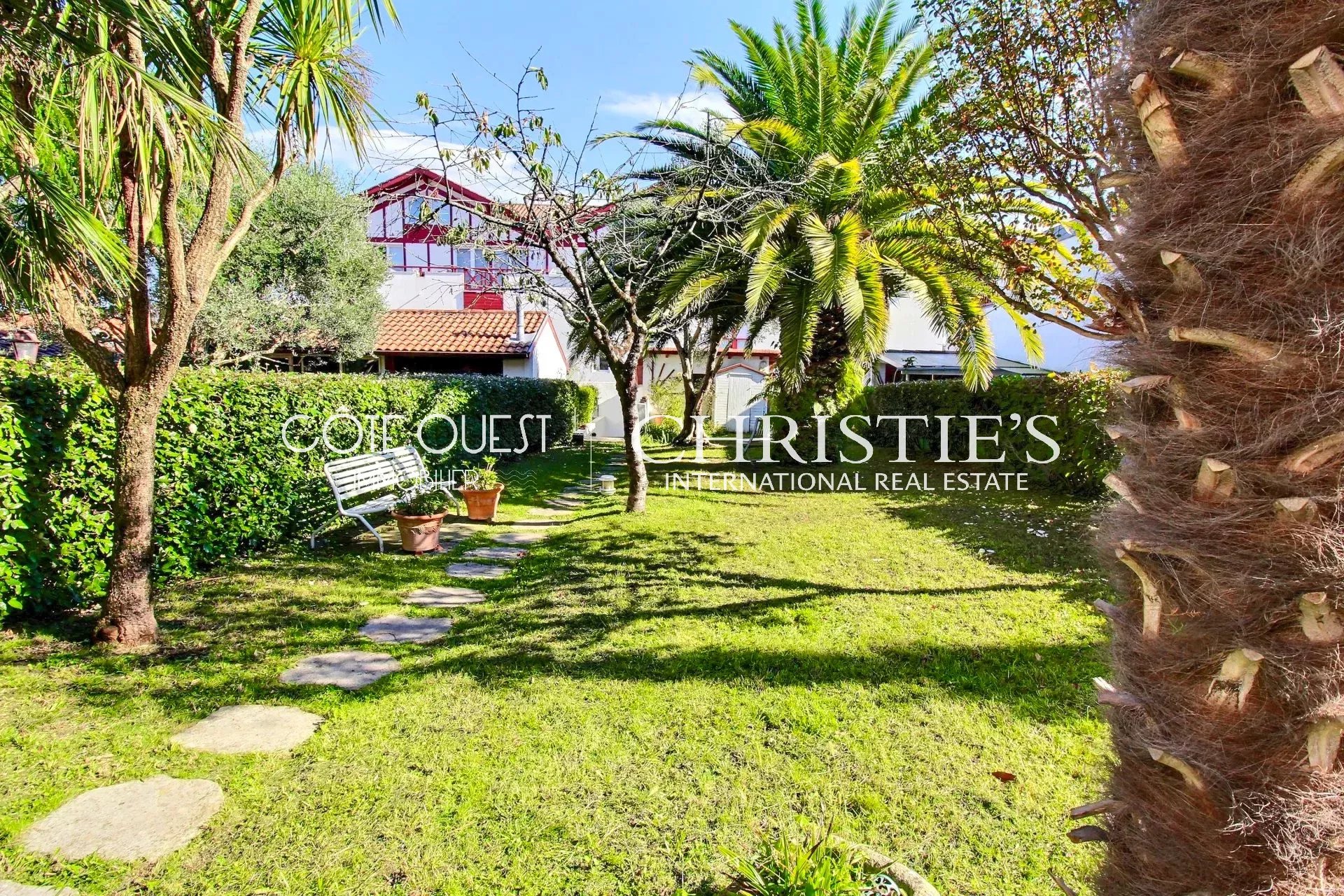 À vendre Ciboure - Appartement avec jardin et garages