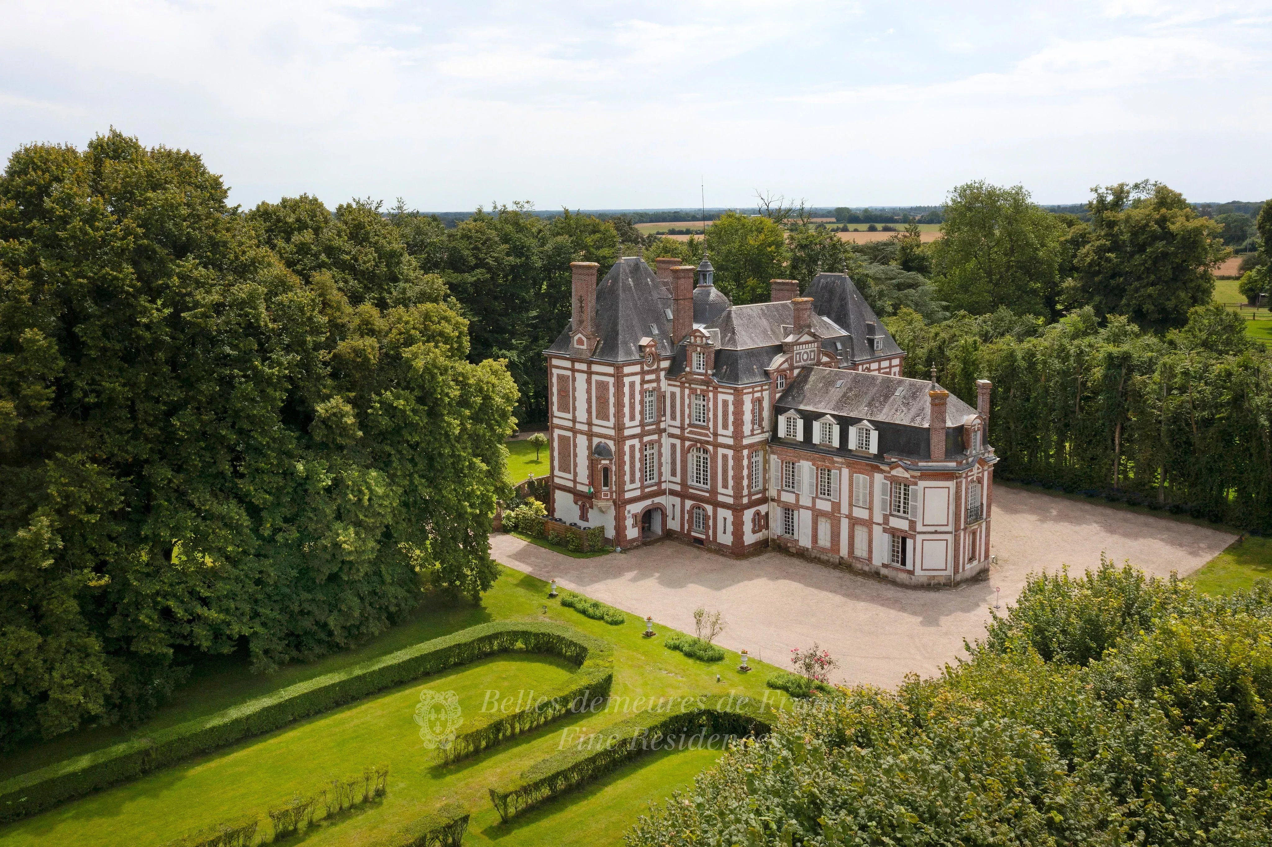 Normandy – A Louis XIII-style château in very good condition. With a listed dovecote and pavilions. Set in 2.2 hectares of leafy grounds.