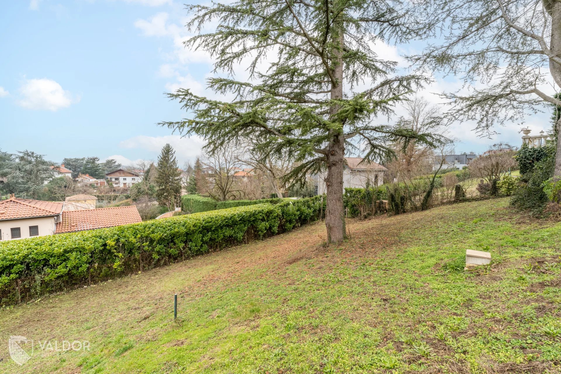 Terrain constructible de 680 m² LIMONEST