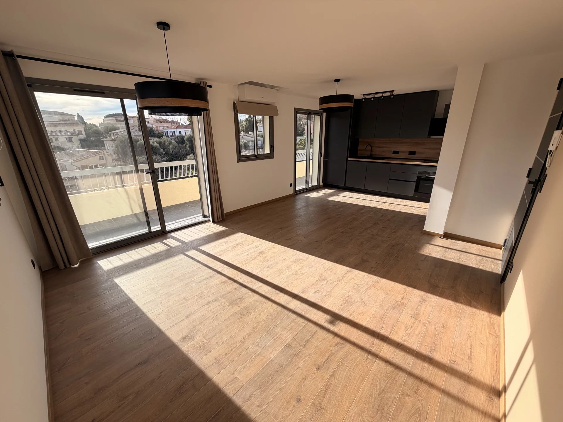 Dernier étage – Vue mer – 4 pièces 75 m²- Terrasse 44 m²- 2 Park - CAVE