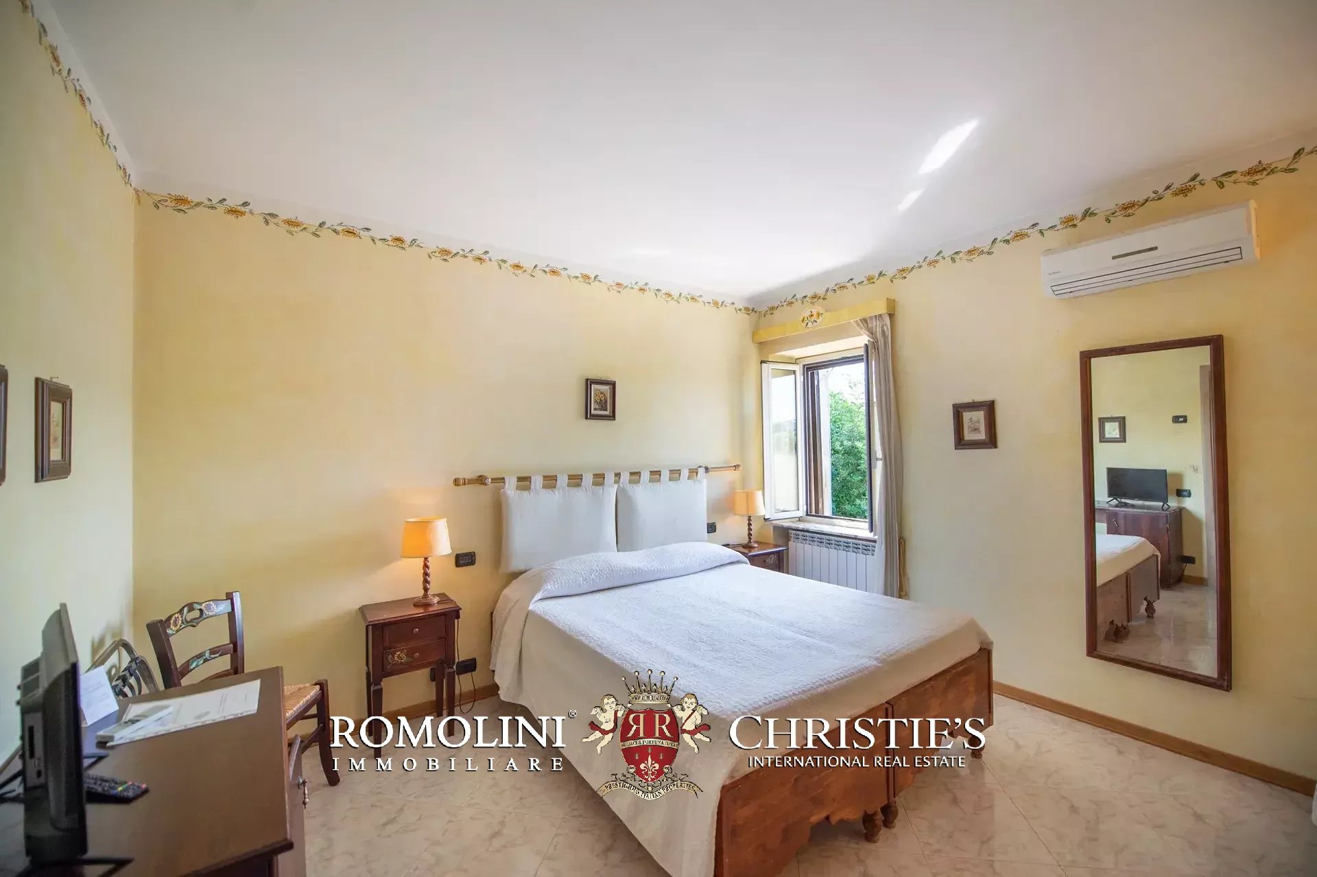 6 Bedroom Villa/Townhouse's Image 29