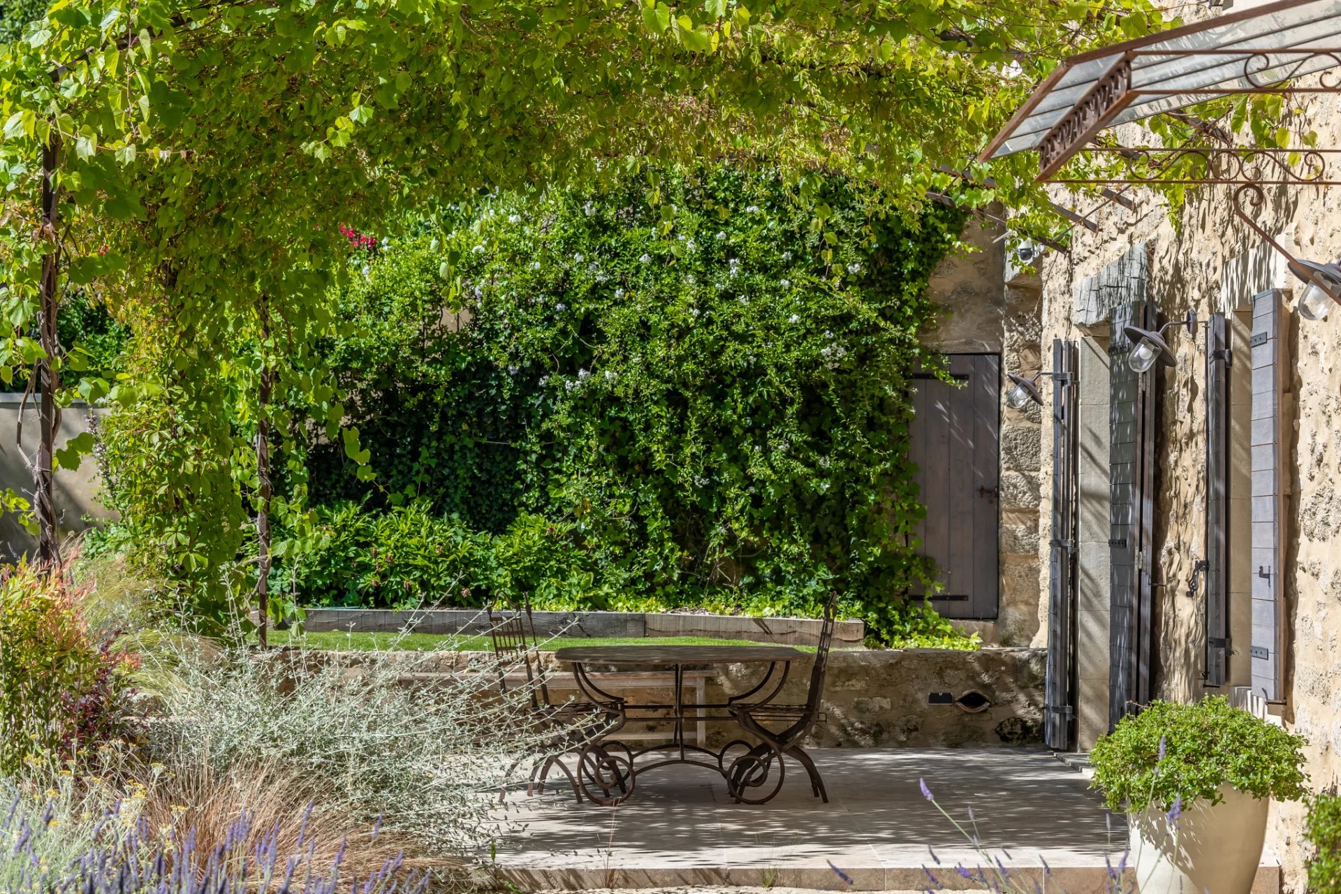 A stunning, fully renovated farmhouse on 2.6 hectares of land with a swimming pool.