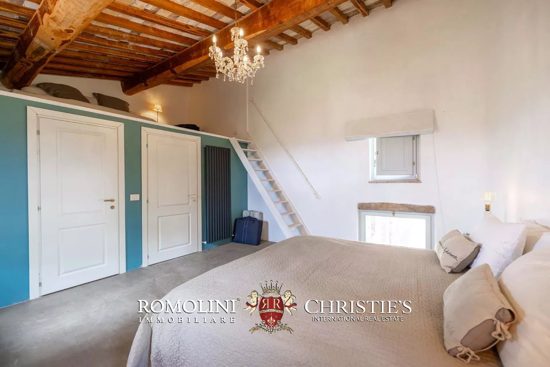 6 Bedroom Villa/Townhouse's Image 70