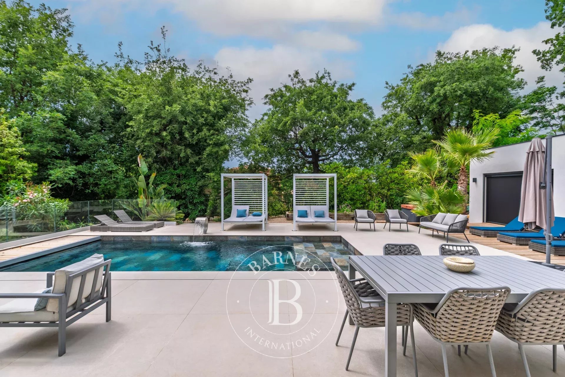 Stunning Contemporary Home – 5 Bedrooms – Smart Home – Pool – Independent Studio - picture 6
