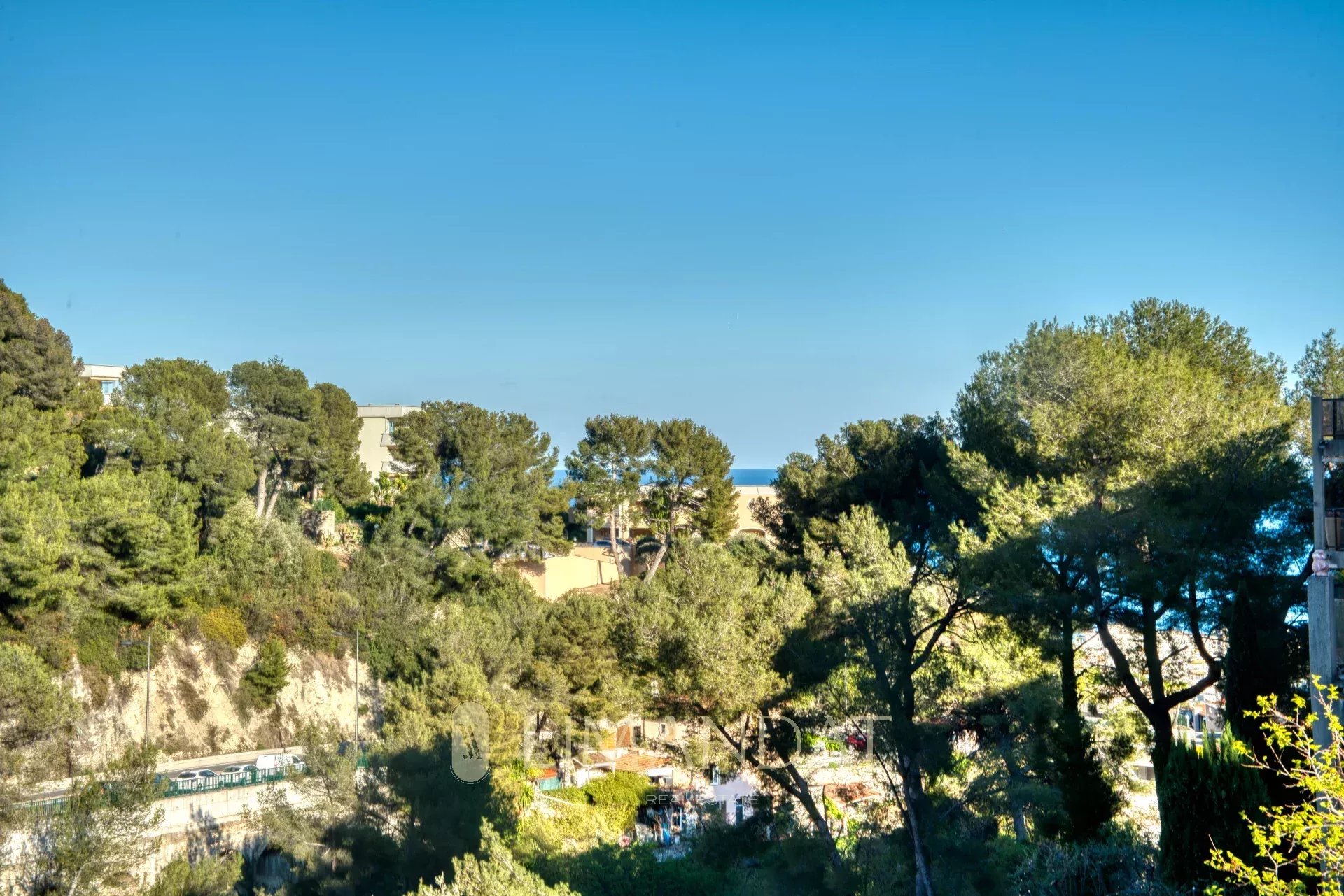 EXCLUSIVITÉ. Roquebrune Cap Martin  dernier étage 3 pièces 66 m2, Terrasse 25 m2  et parking